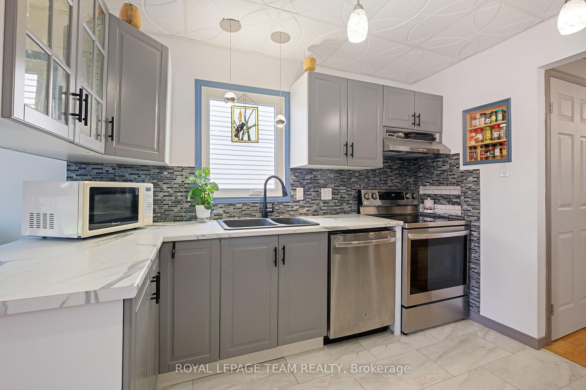 Photo 15 of 50 Rowe Drive, Ottawa, Kanata - Katimavik — HOMEH