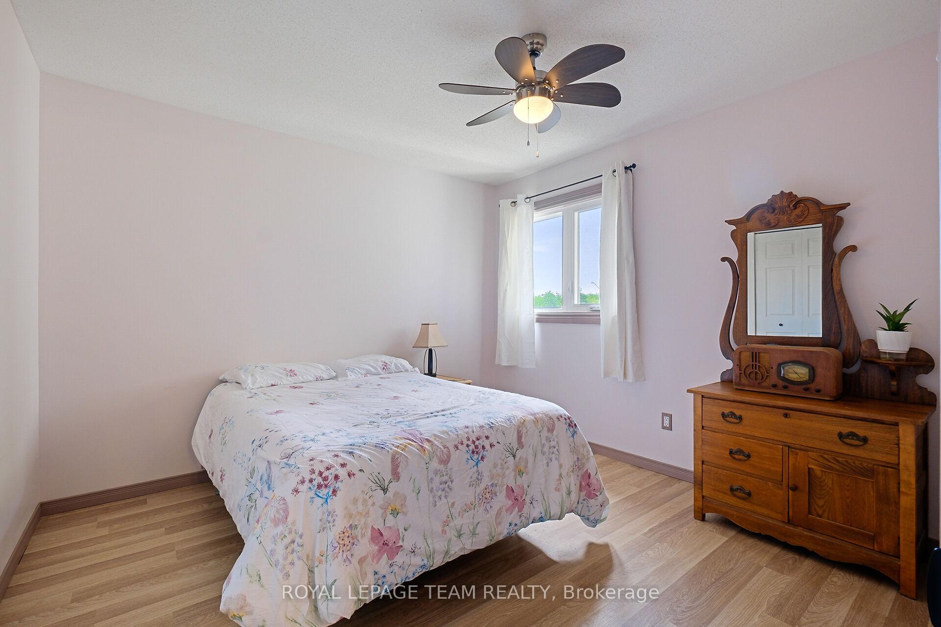 Photo 23 of 50 Rowe Drive, Ottawa, Kanata - Katimavik — HOMEH