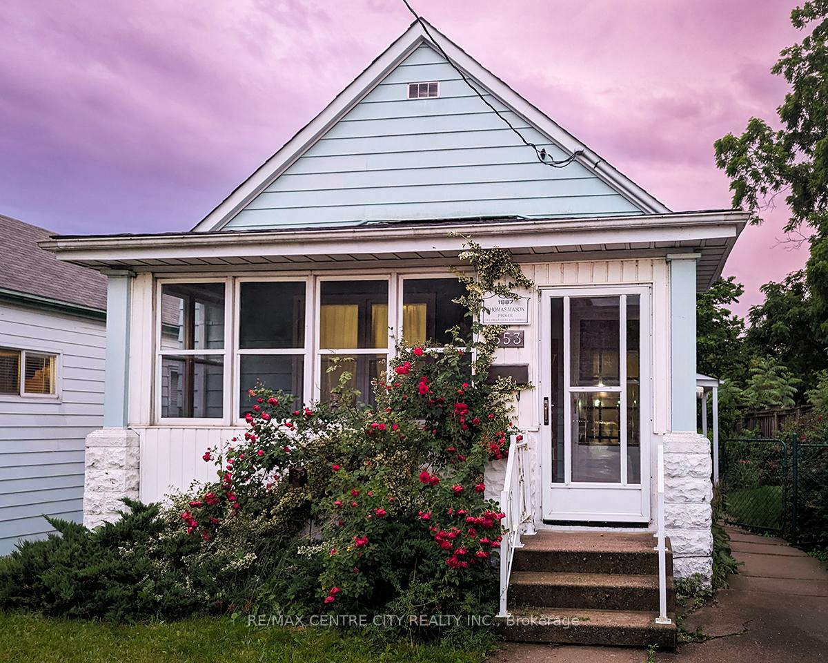 Front of 553 Grey Street
