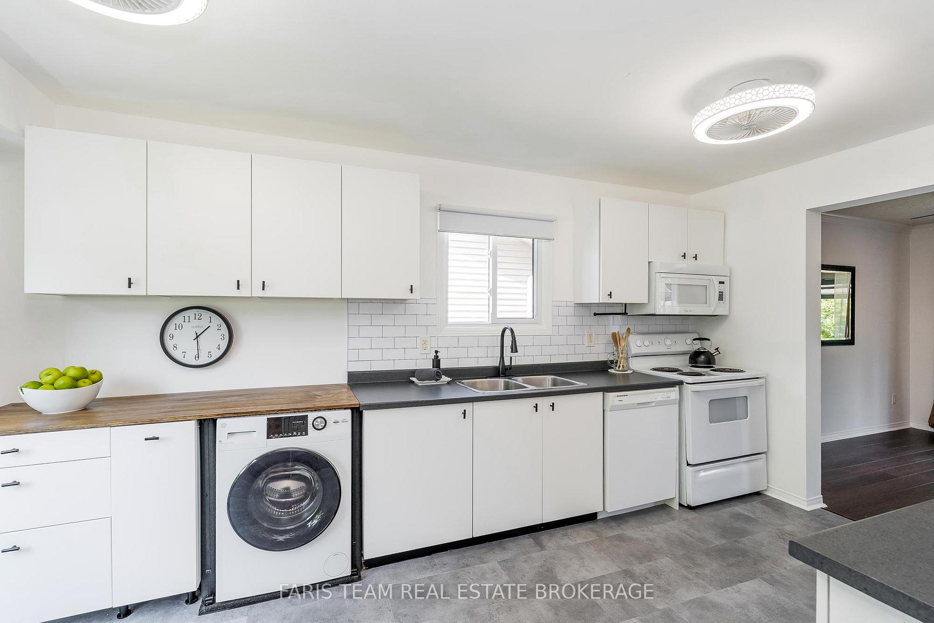 Photo 4 of 717 Candaras Street, Innisfil, Alcona — HOMEH