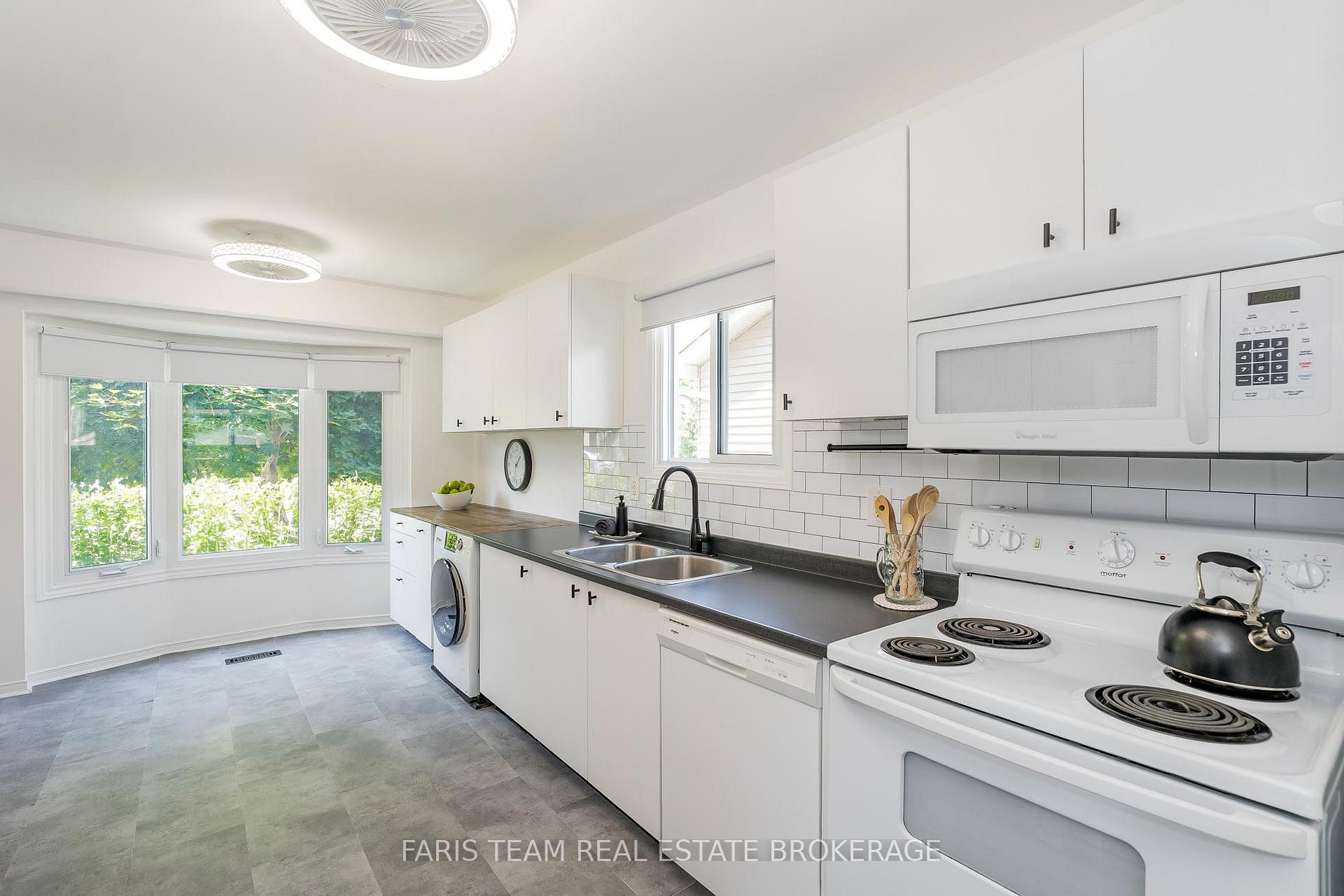 Photo 5 of 717 Candaras Street, Innisfil, Alcona — HOMEH