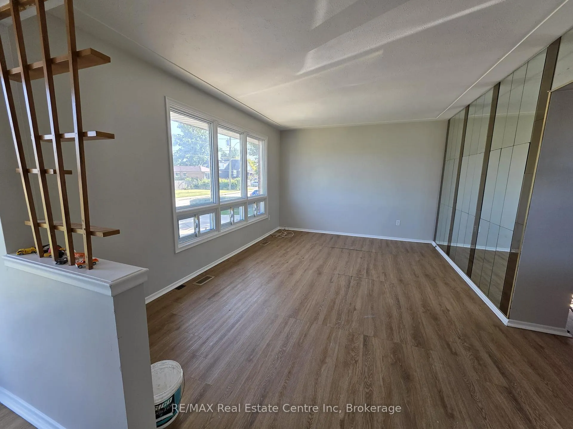 Photo 2 of 264 Vansitmart Avenue, Hamilton, McQuesten — HOMEH
