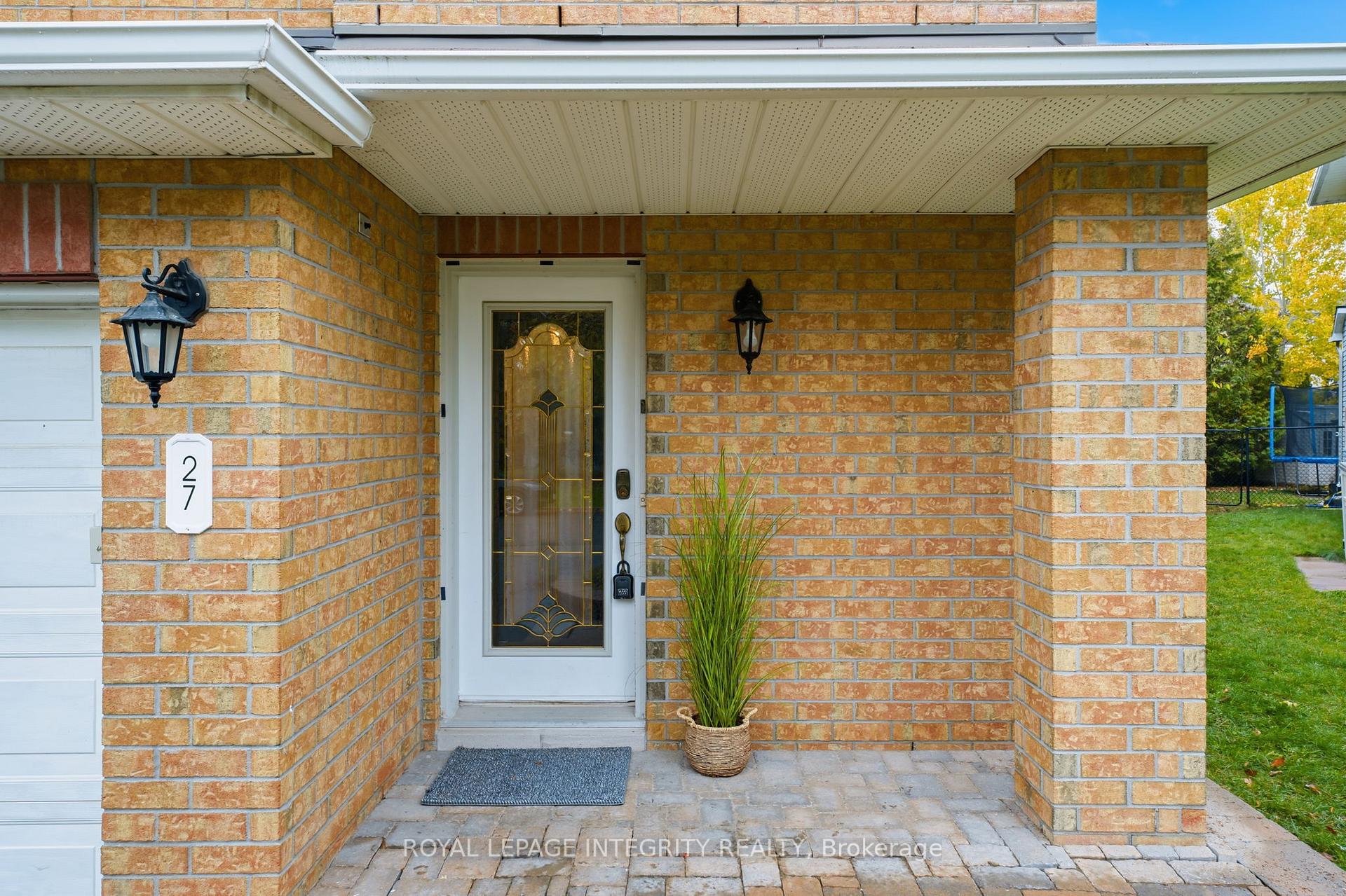 Photo 2 of 27 Flowertree Crescent, Ottawa, Kanata - Emerald Meadows/Trailwest — HOMEH