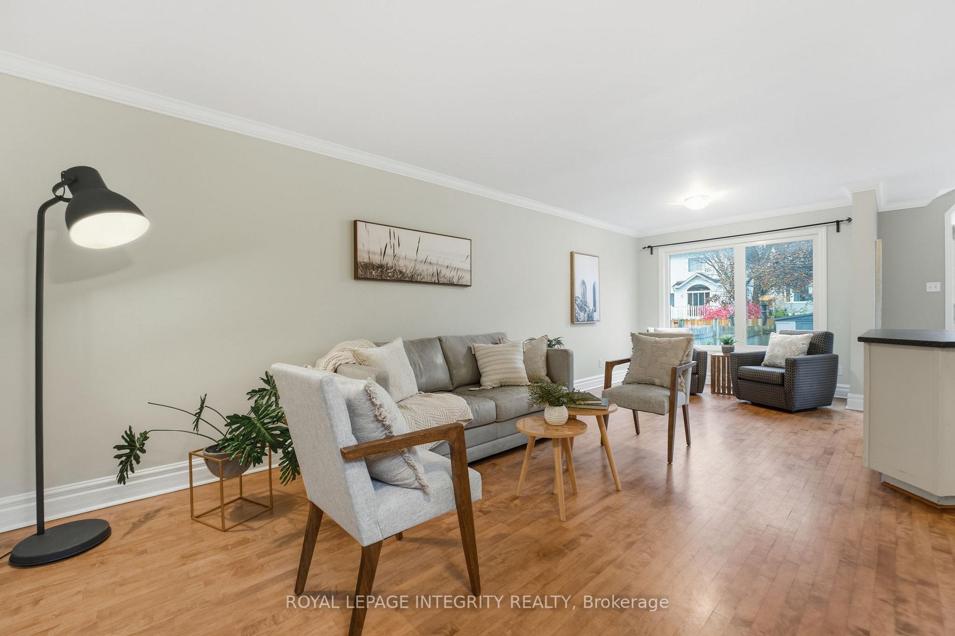 Photo 4 of 27 Flowertree Crescent, Ottawa, Kanata - Emerald Meadows/Trailwest — HOMEH
