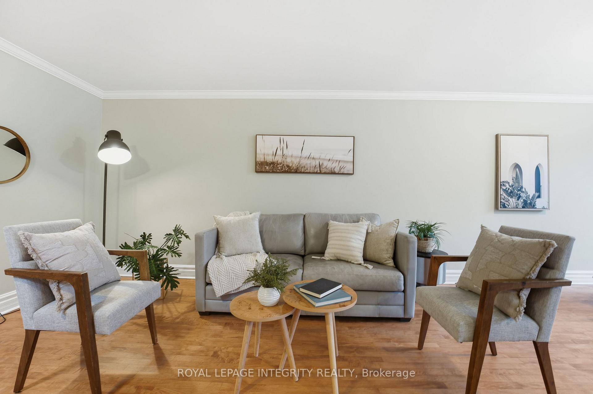 Photo 5 of 27 Flowertree Crescent, Ottawa, Kanata - Emerald Meadows/Trailwest — HOMEH