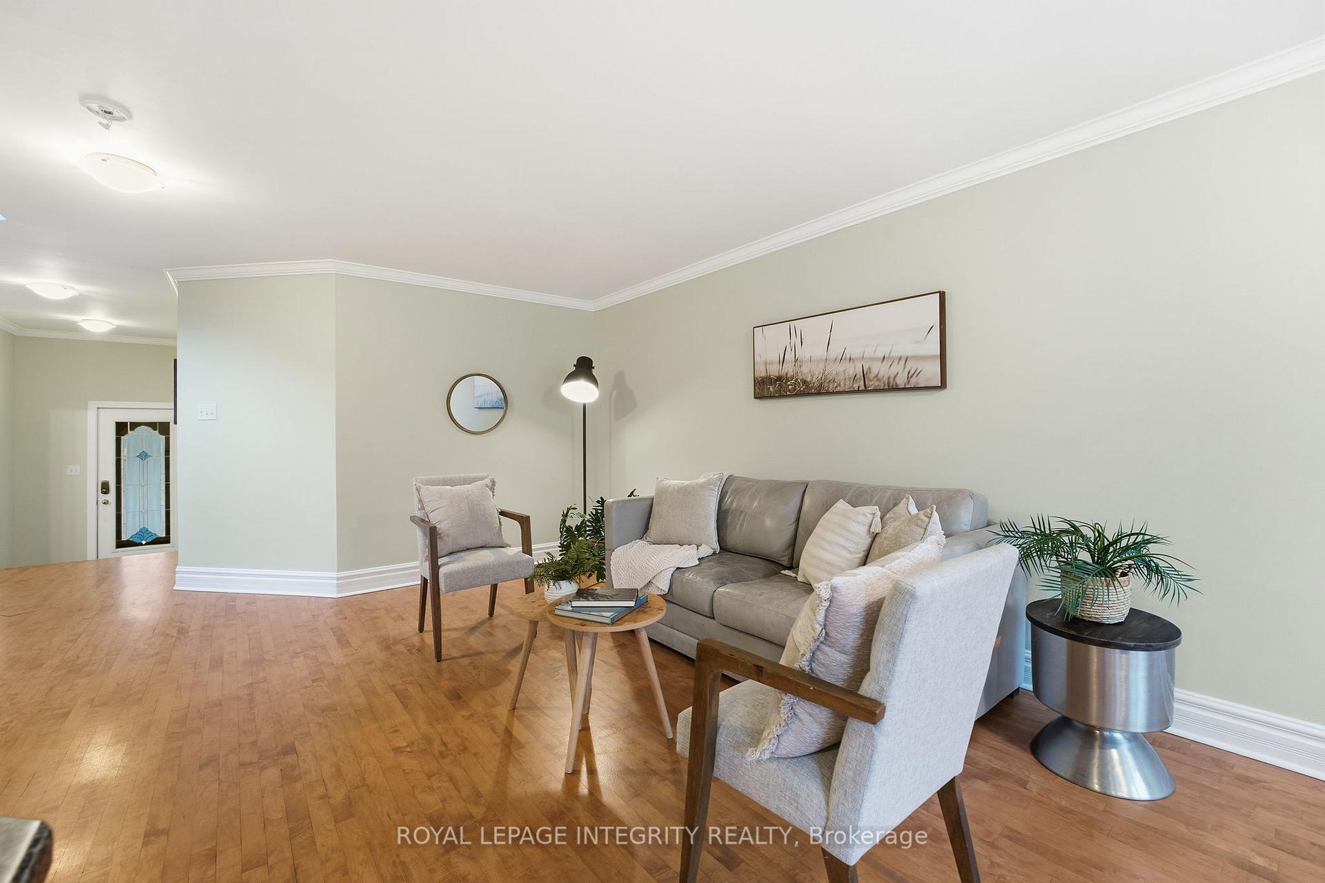 Photo 6 of 27 Flowertree Crescent, Ottawa, Kanata - Emerald Meadows/Trailwest — HOMEH