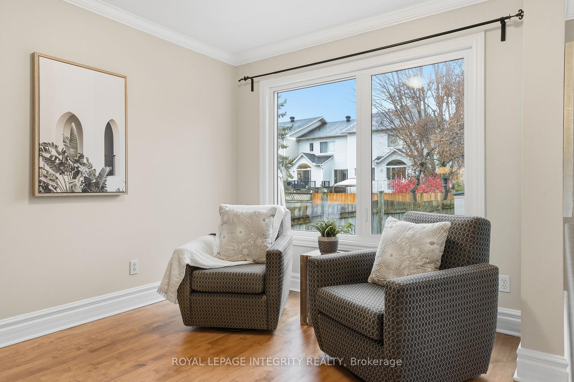 Photo 7 of 27 Flowertree Crescent, Ottawa, Kanata - Emerald Meadows/Trailwest — HOMEH