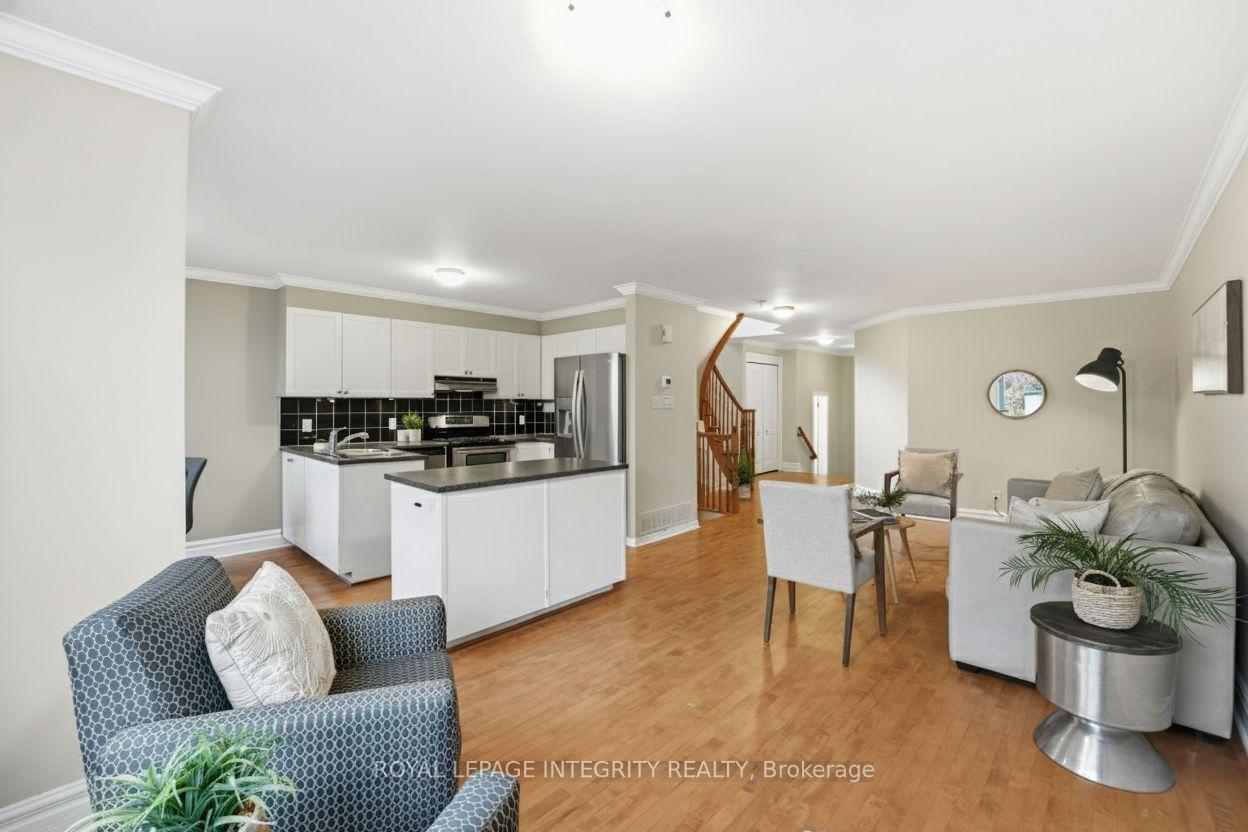 Photo 11 of 27 Flowertree Crescent, Ottawa, Kanata - Emerald Meadows/Trailwest — HOMEH