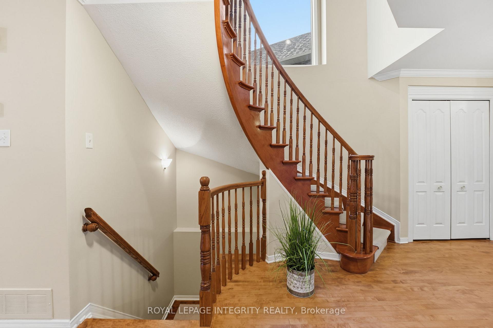 Photo 12 of 27 Flowertree Crescent, Ottawa, Kanata - Emerald Meadows/Trailwest — HOMEH