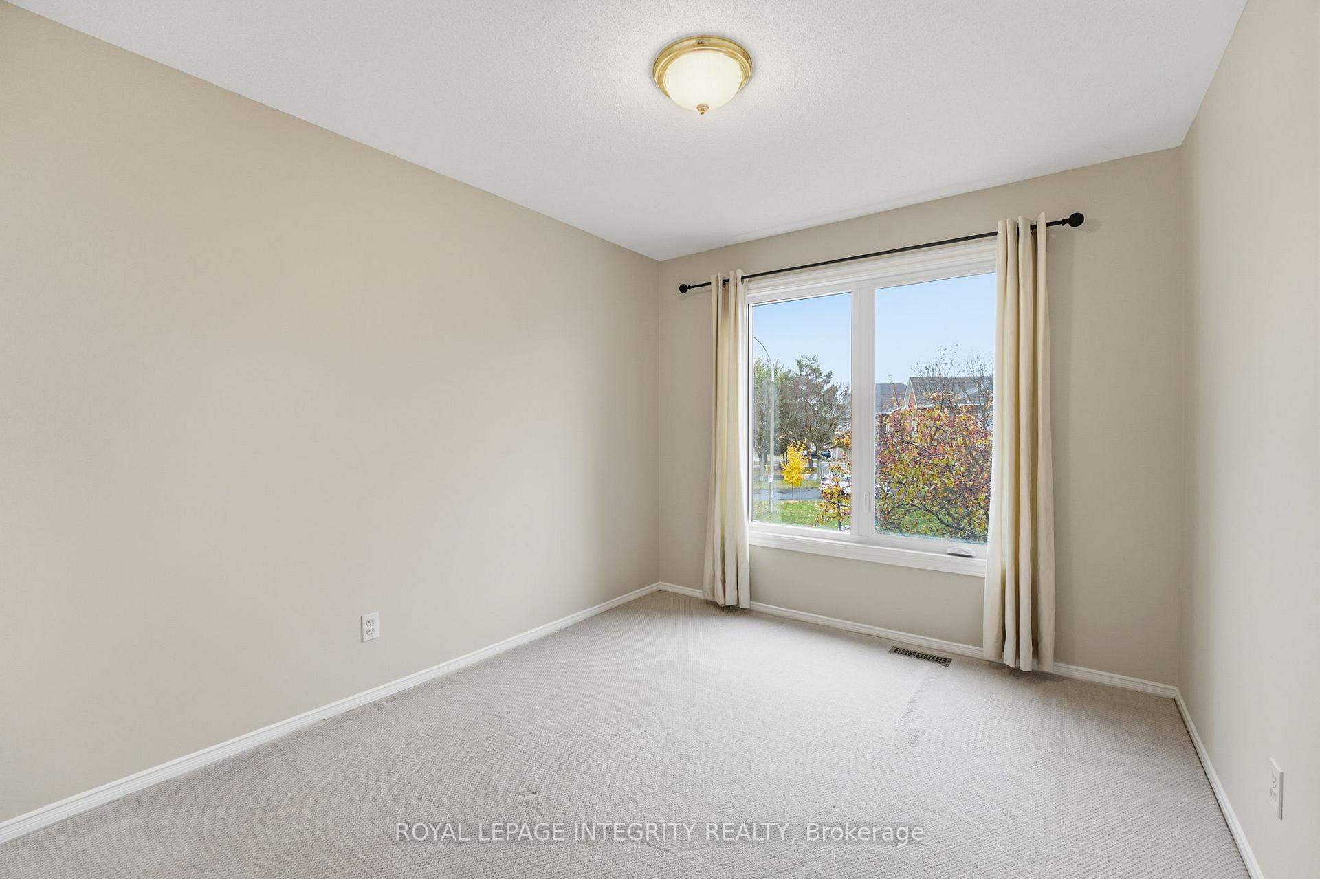 Photo 23 of 27 Flowertree Crescent, Ottawa, Kanata - Emerald Meadows/Trailwest — HOMEH
