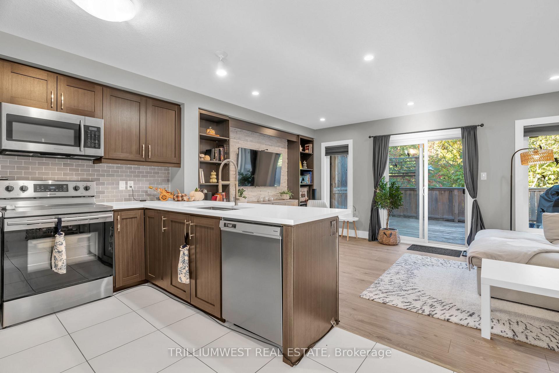 Photo 10 of 49 Meadowridge Street, Kitchener — HOMEH