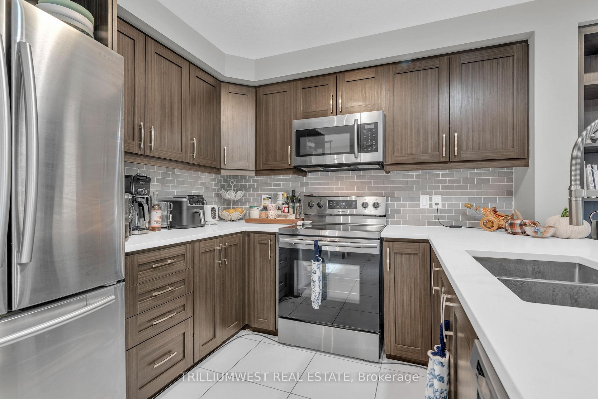 Photo 12 of 49 Meadowridge Street, Kitchener — HOMEH