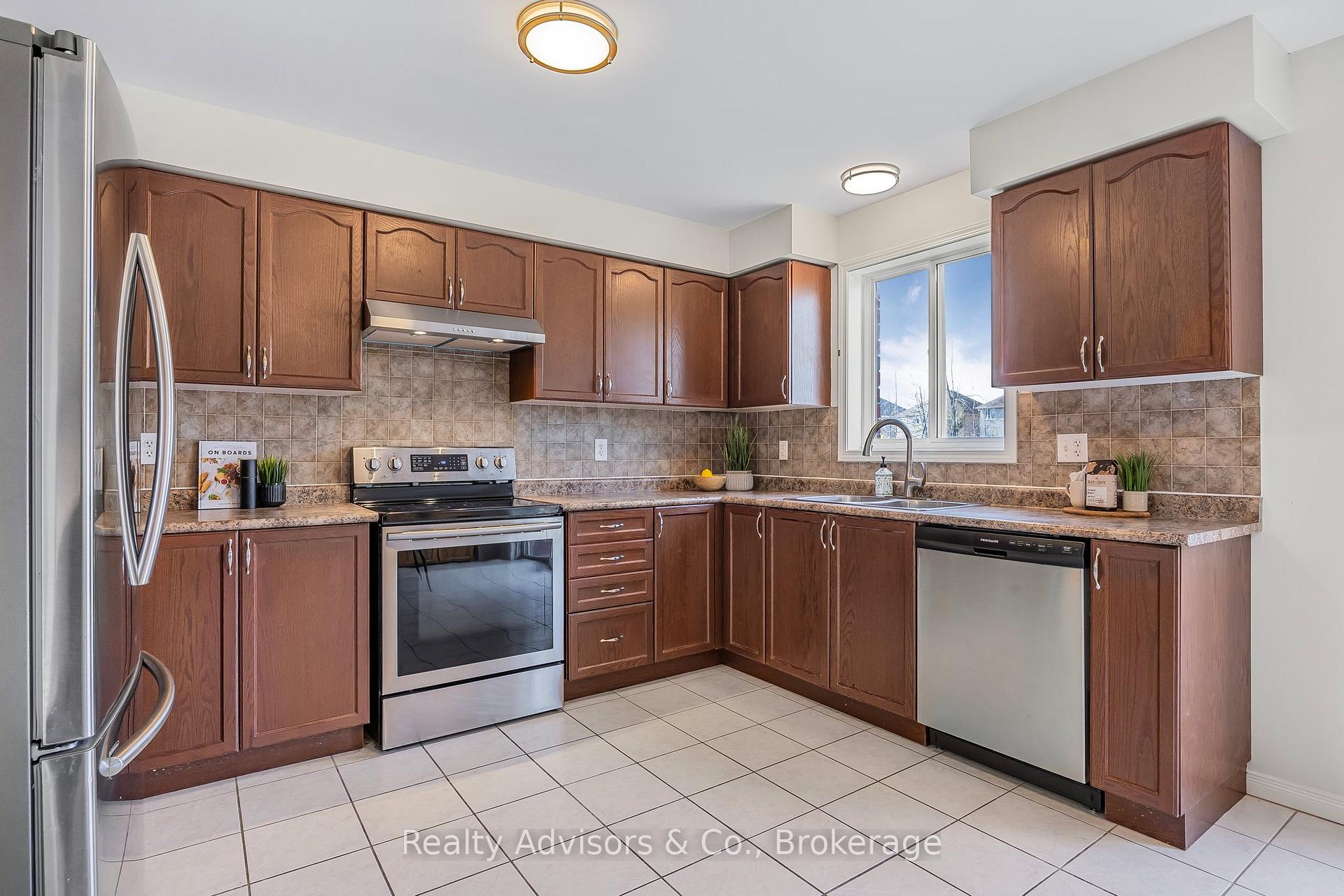 Photo 10 of 1230 Lowrie Street, Innisfil, Alcona — HOMEH