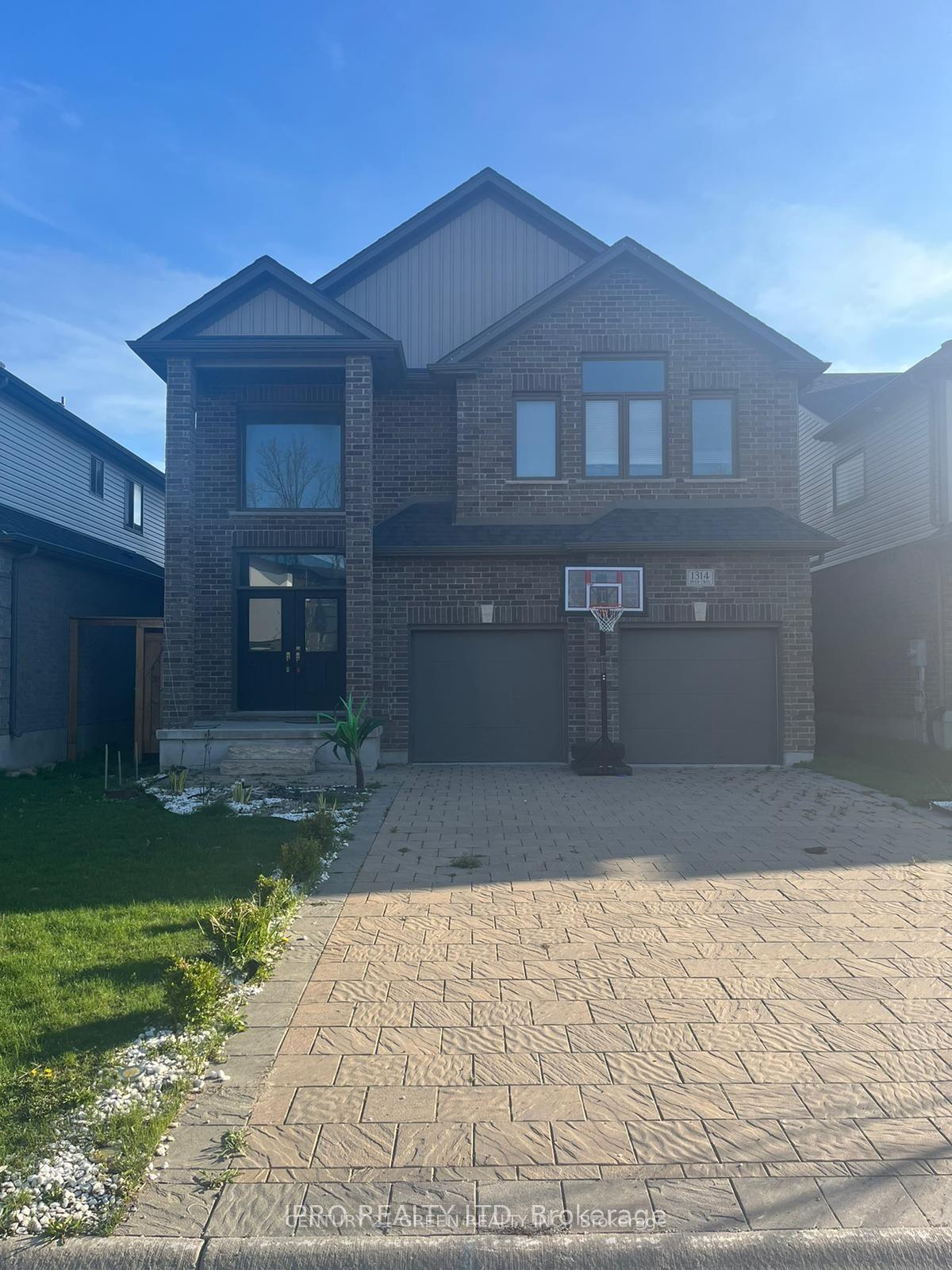 Front of 1314 Dyer Crescent