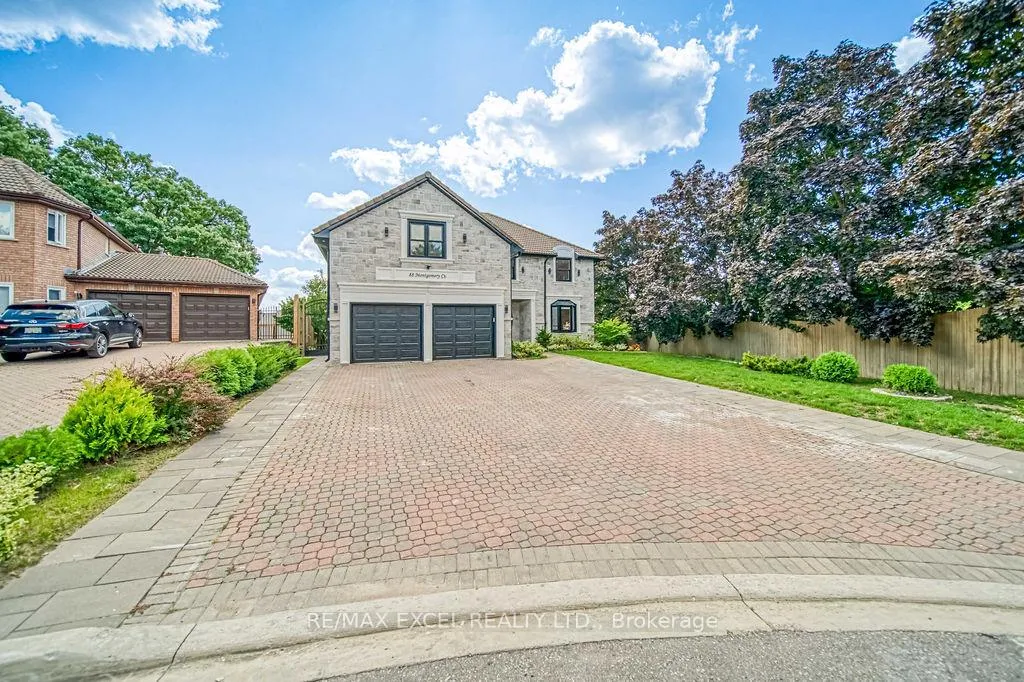 Photo 2 of 88 Montgomery Court, Markham, Buttonville — HOMEH