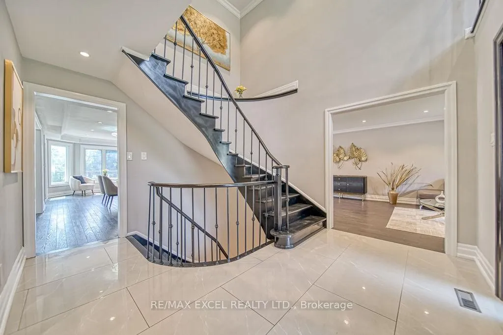Photo 3 of 88 Montgomery Court, Markham, Buttonville — HOMEH