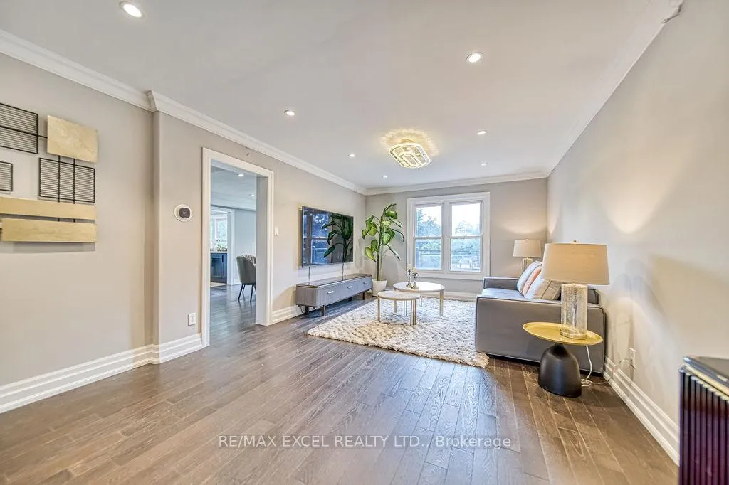Photo 6 of 88 Montgomery Court, Markham, Buttonville — HOMEH