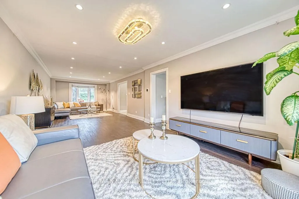 Photo 8 of 88 Montgomery Court, Markham, Buttonville — HOMEH