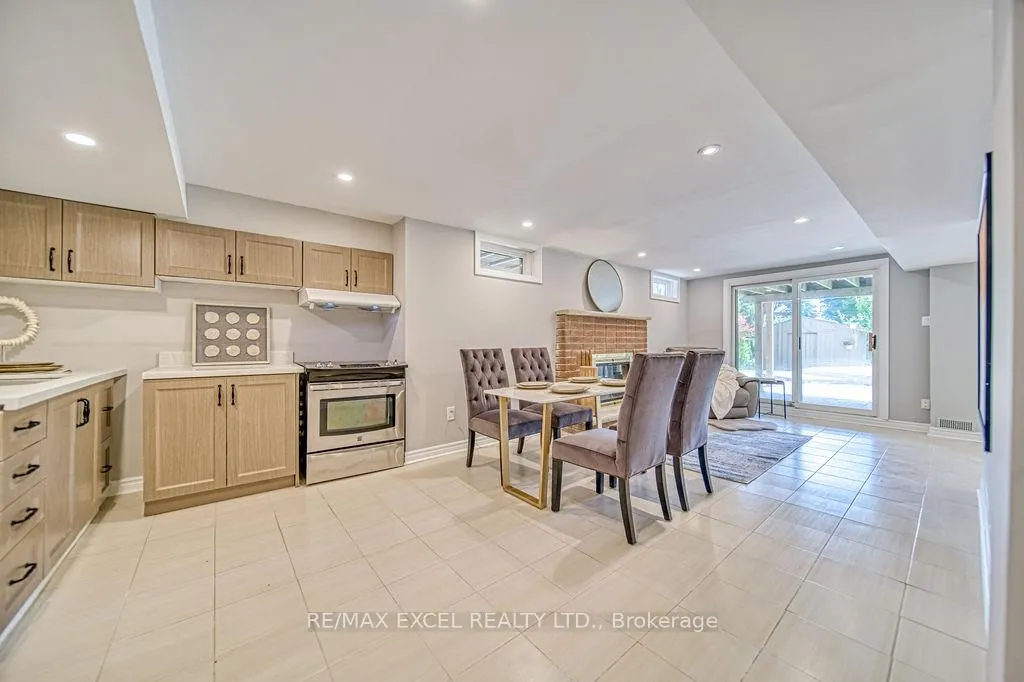 Photo 37 of 88 Montgomery Court, Markham, Buttonville — HOMEH