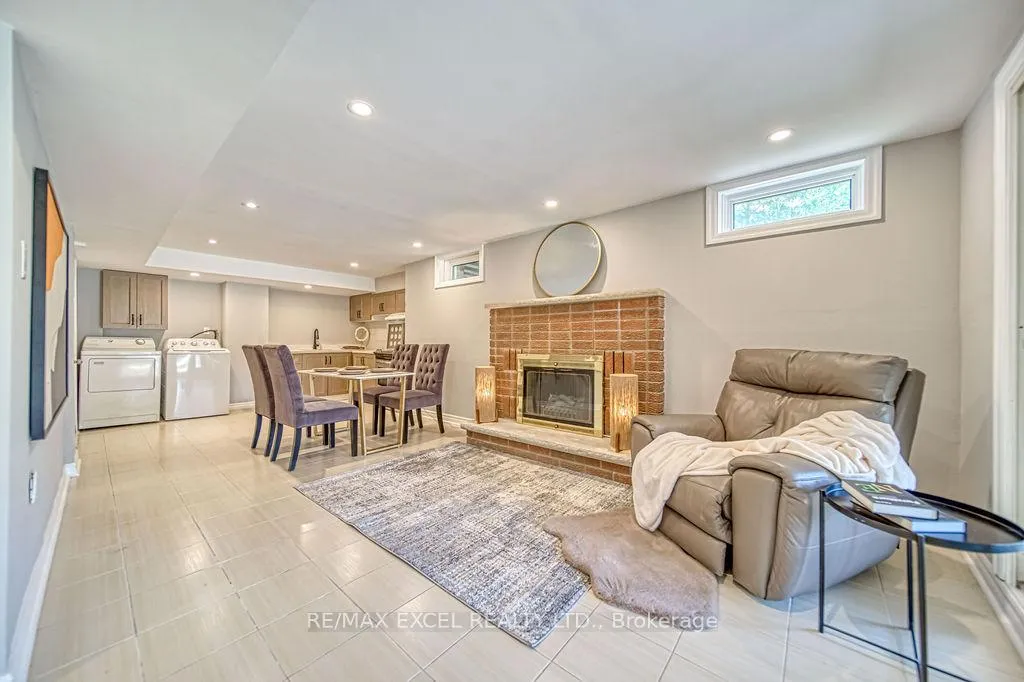 Photo 39 of 88 Montgomery Court, Markham, Buttonville — HOMEH