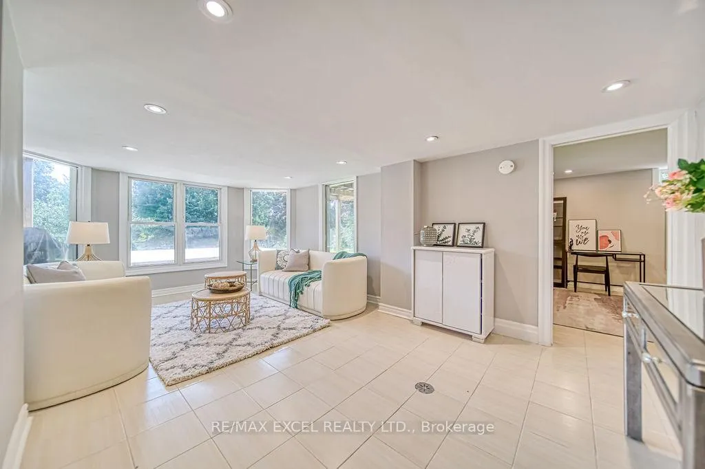 Photo 40 of 88 Montgomery Court, Markham, Buttonville — HOMEH