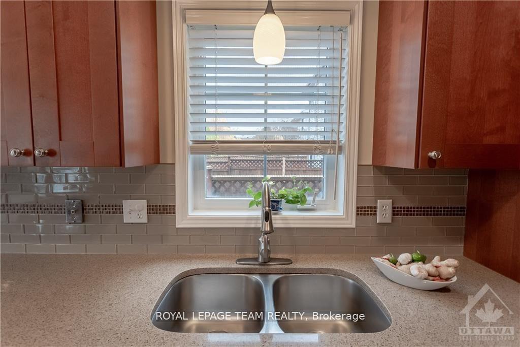 Photo 8 of 49 Cohen Avenue, Ottawa, Kanata - Katimavik — HOMEH