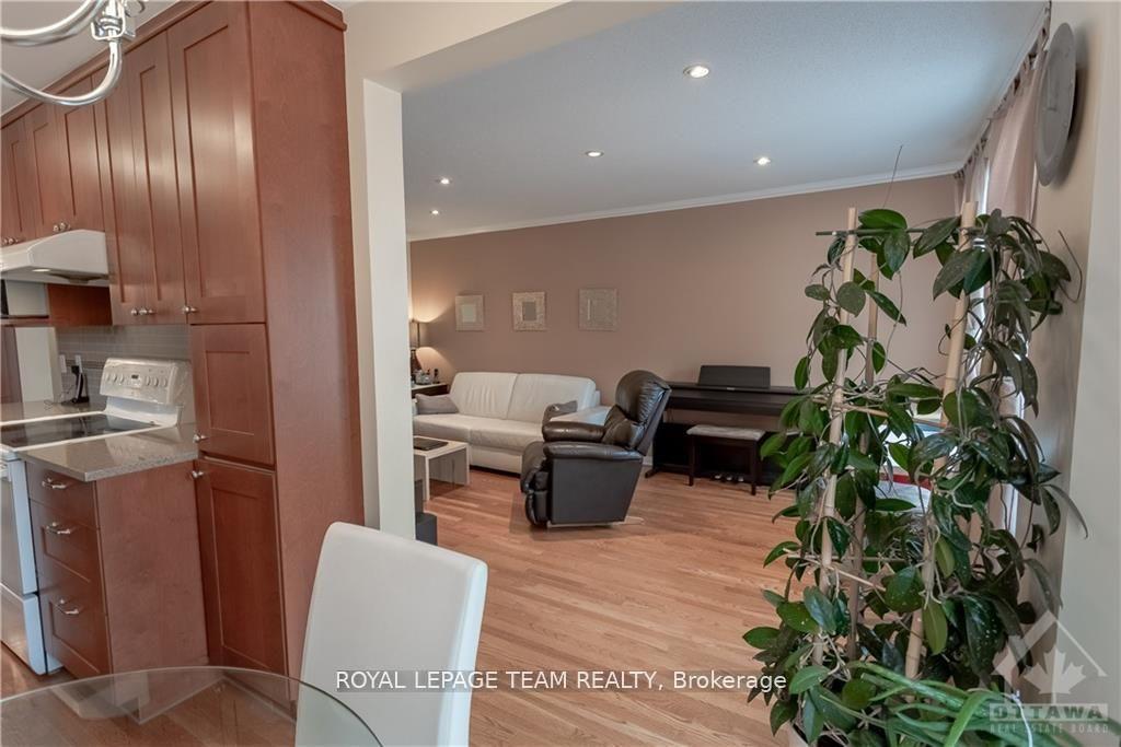 Photo 15 of 49 Cohen Avenue, Ottawa, Kanata - Katimavik — HOMEH