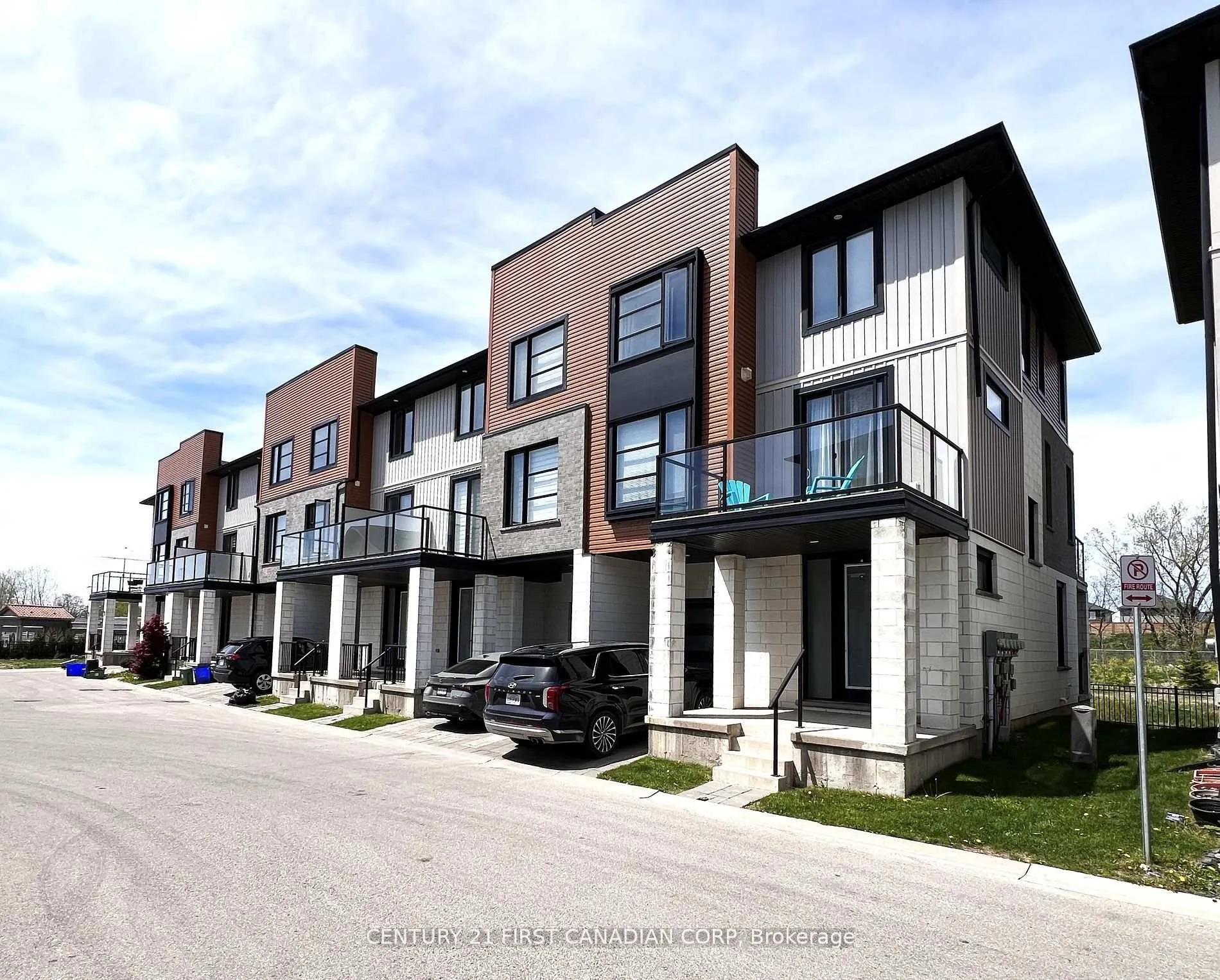 Front of 962 West Village Square