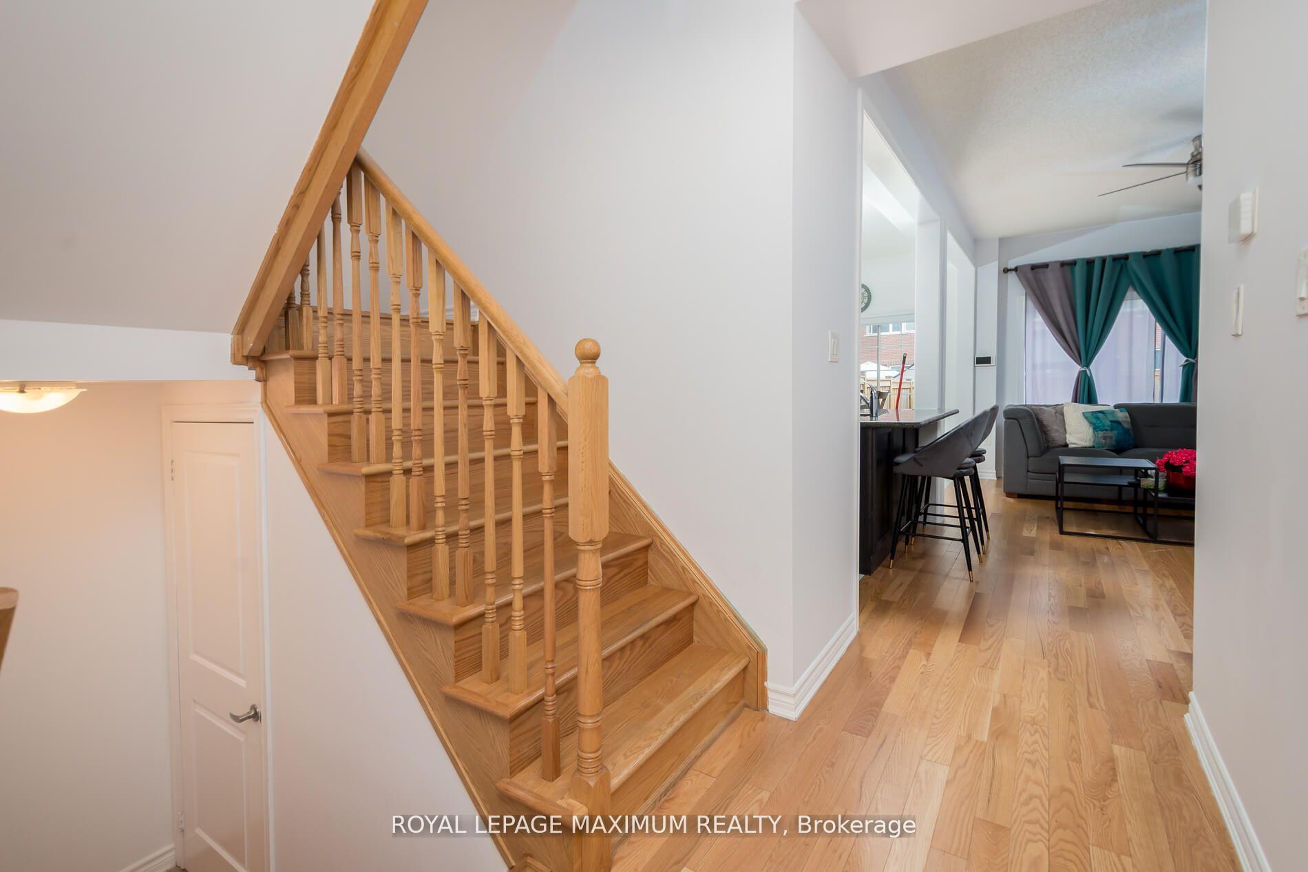 Photo 7 of 1518 Farrow Crescent, Innisfil, Alcona — HOMEH
