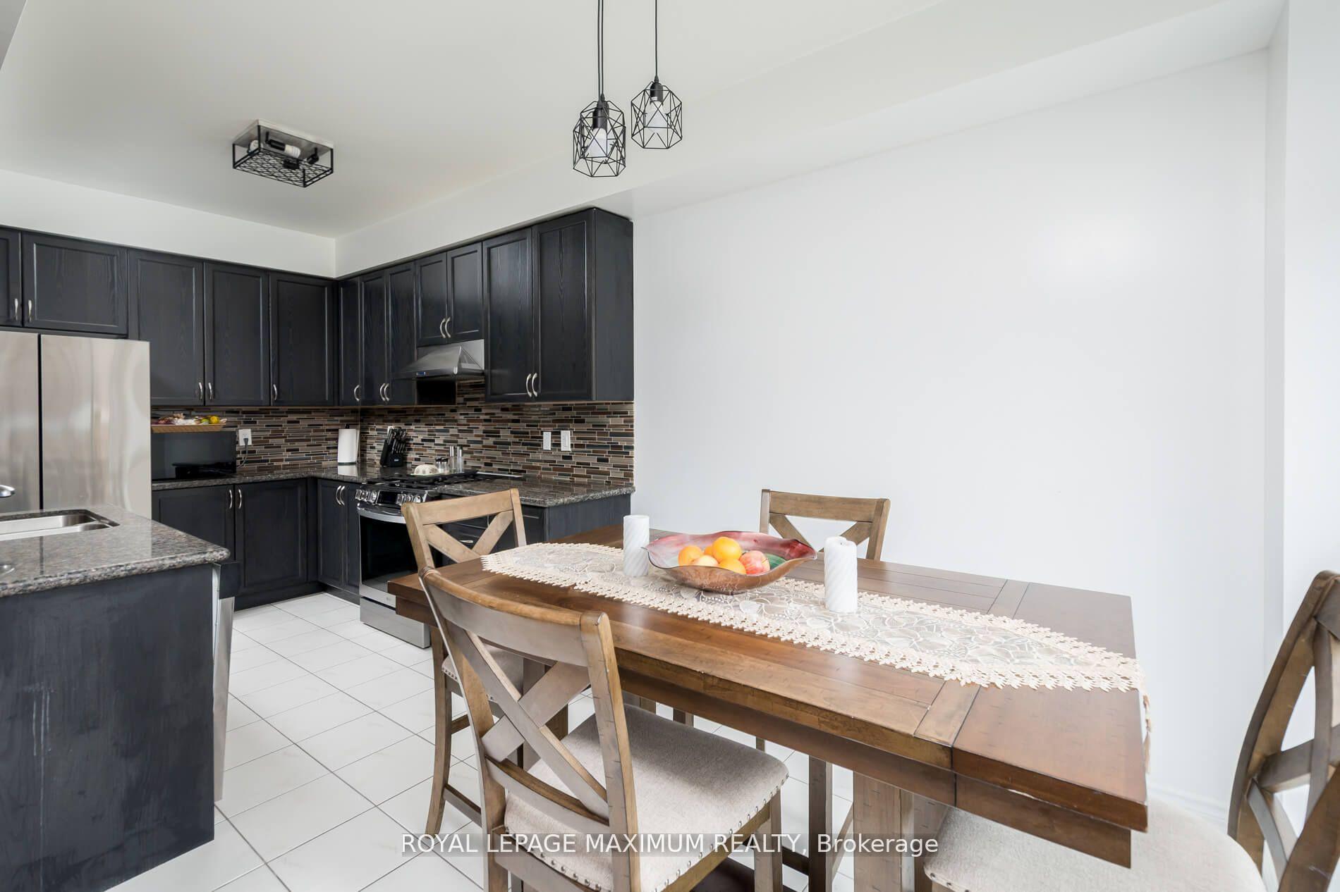 Photo 12 of 1518 Farrow Crescent, Innisfil, Alcona — HOMEH