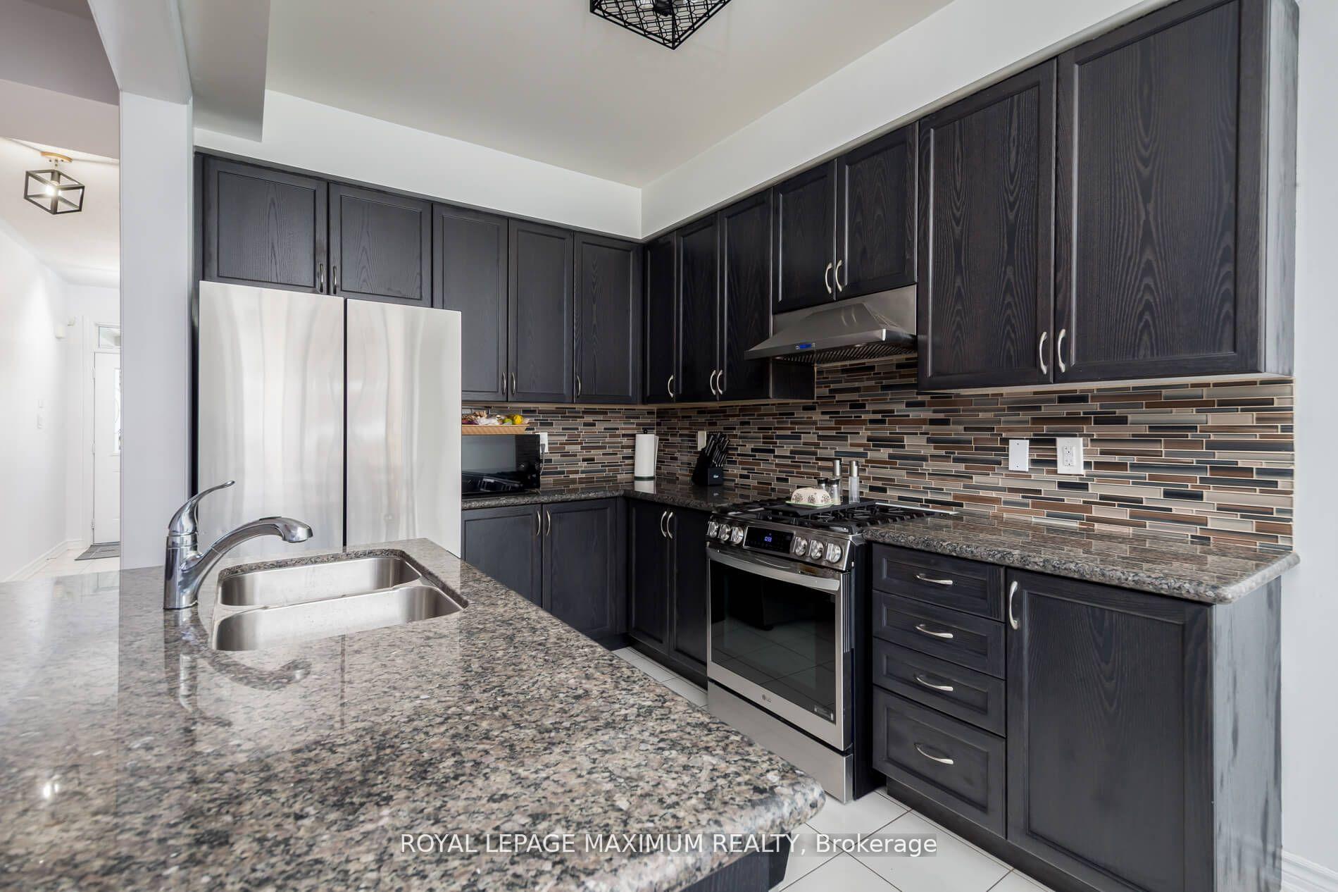 Photo 15 of 1518 Farrow Crescent, Innisfil, Alcona — HOMEH