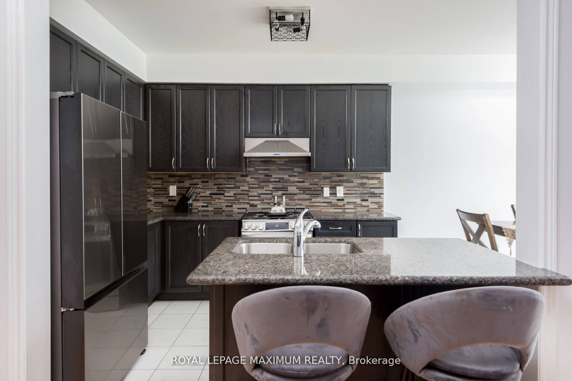 Photo 16 of 1518 Farrow Crescent, Innisfil, Alcona — HOMEH