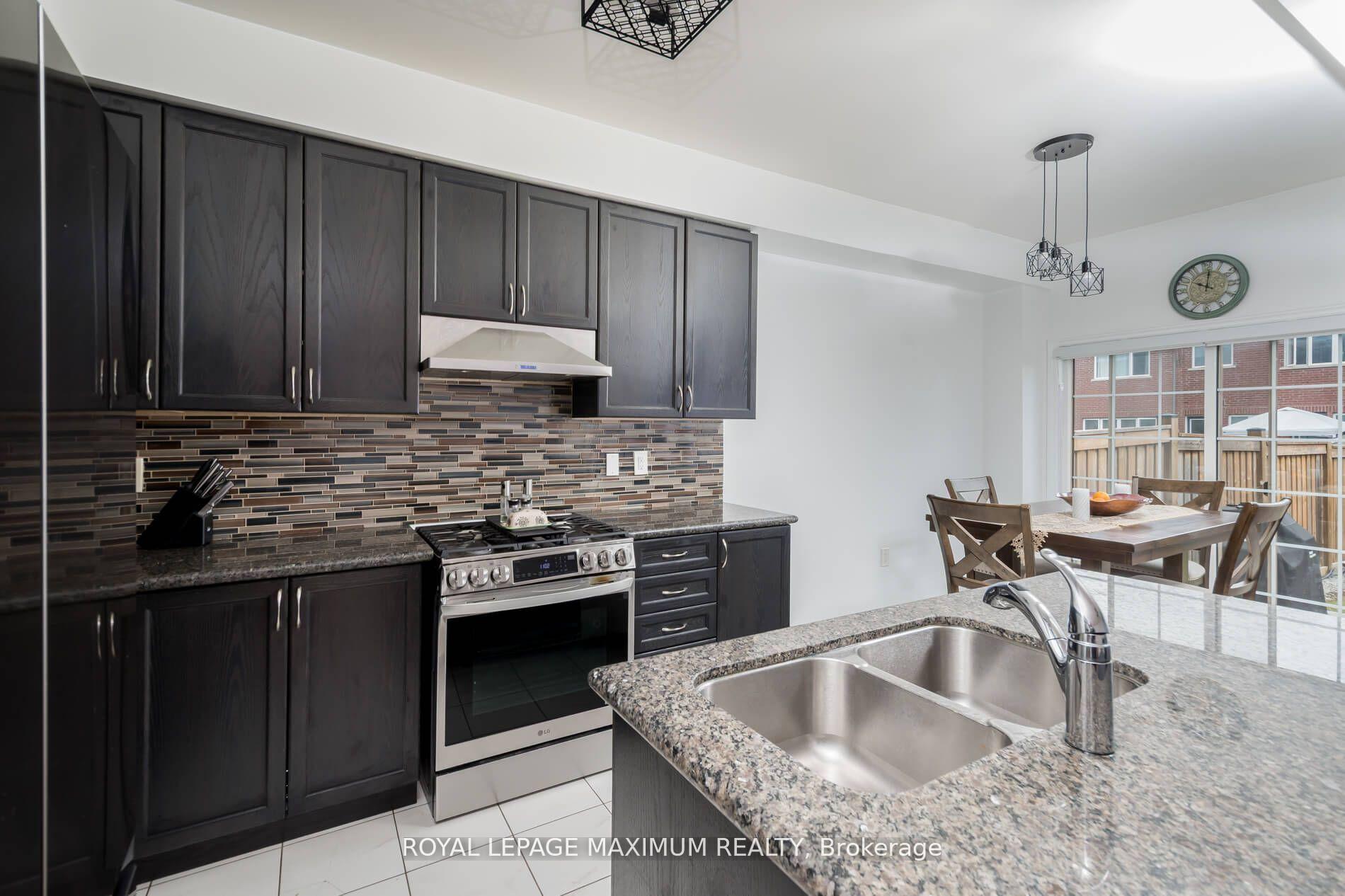 Photo 17 of 1518 Farrow Crescent, Innisfil, Alcona — HOMEH