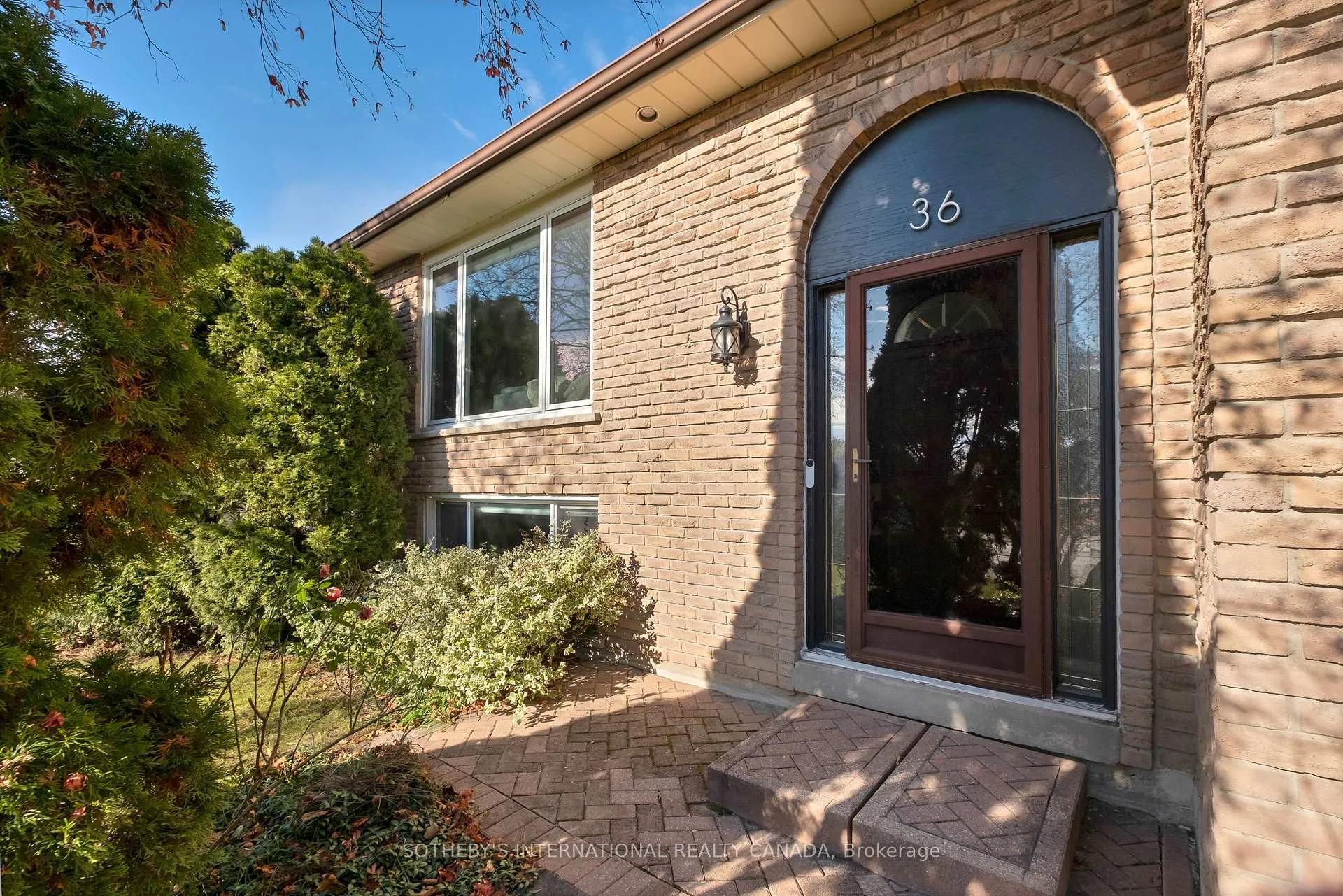 Photo 3 of 36 Shieldmark Crescent, Markham, Royal Orchard — HOMEH
