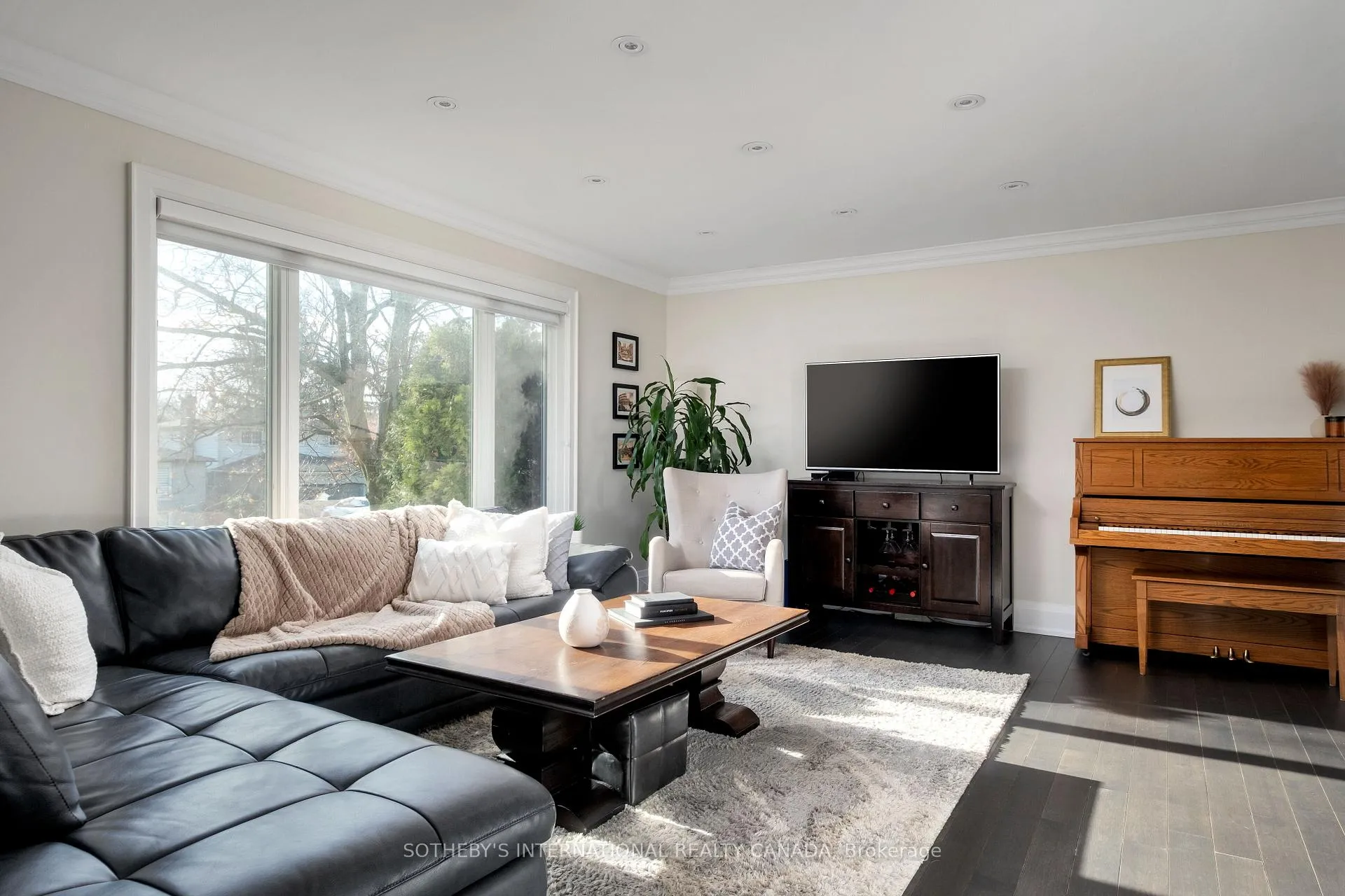 Photo 5 of 36 Shieldmark Crescent, Markham, Royal Orchard — HOMEH