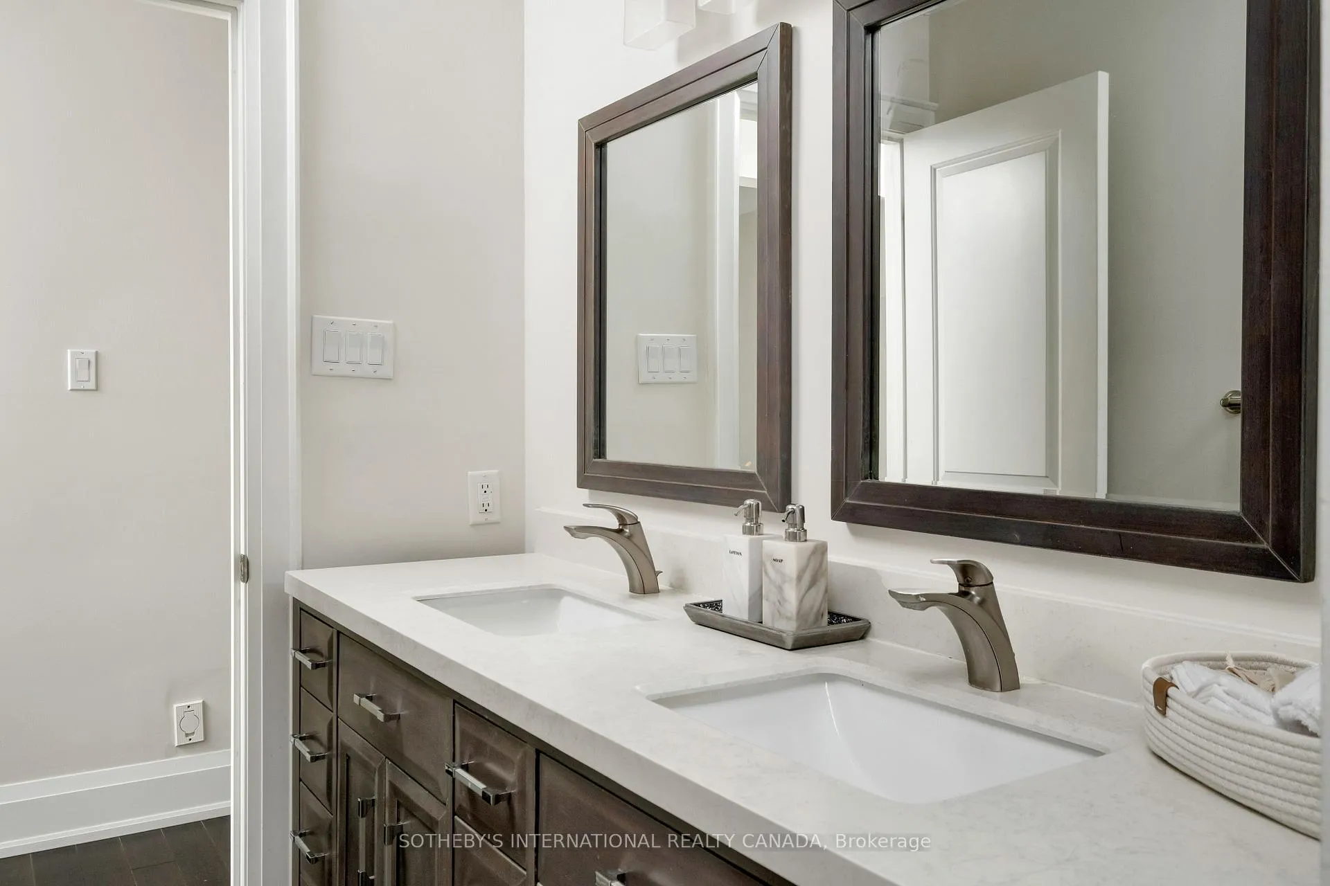 Photo 26 of 36 Shieldmark Crescent, Markham, Royal Orchard — HOMEH
