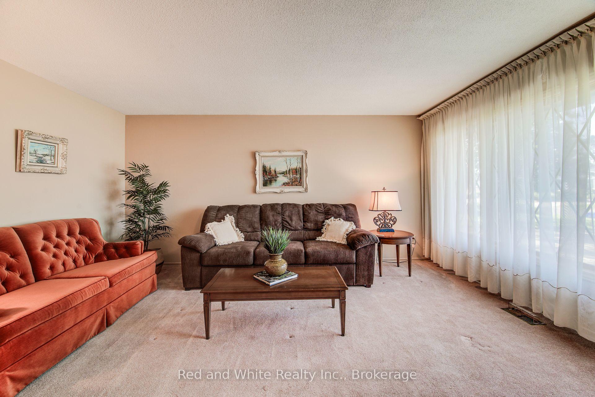 Photo 5 of 53 Belwood Crescent, Kitchener — HOMEH