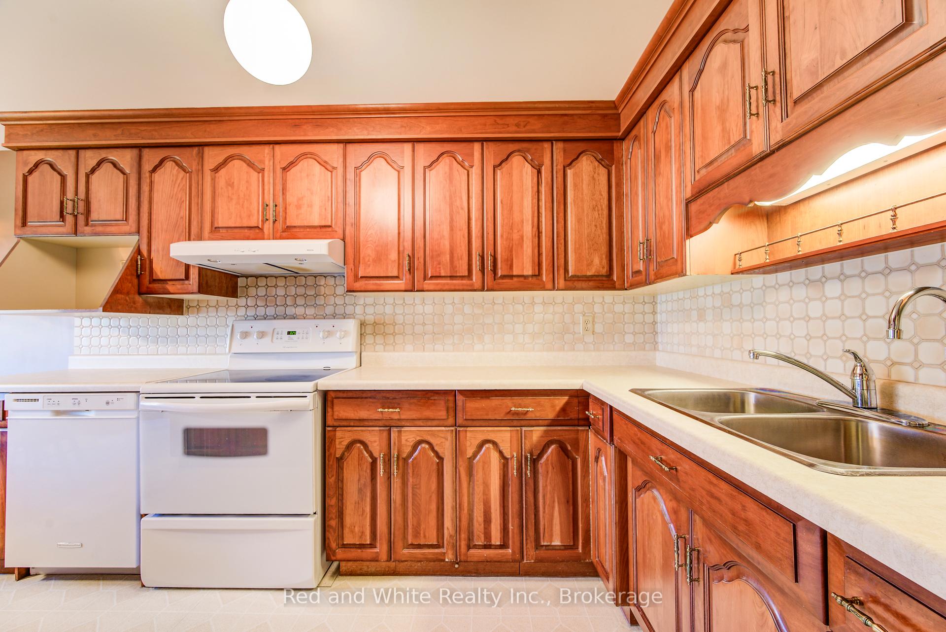 Photo 9 of 53 Belwood Crescent, Kitchener — HOMEH