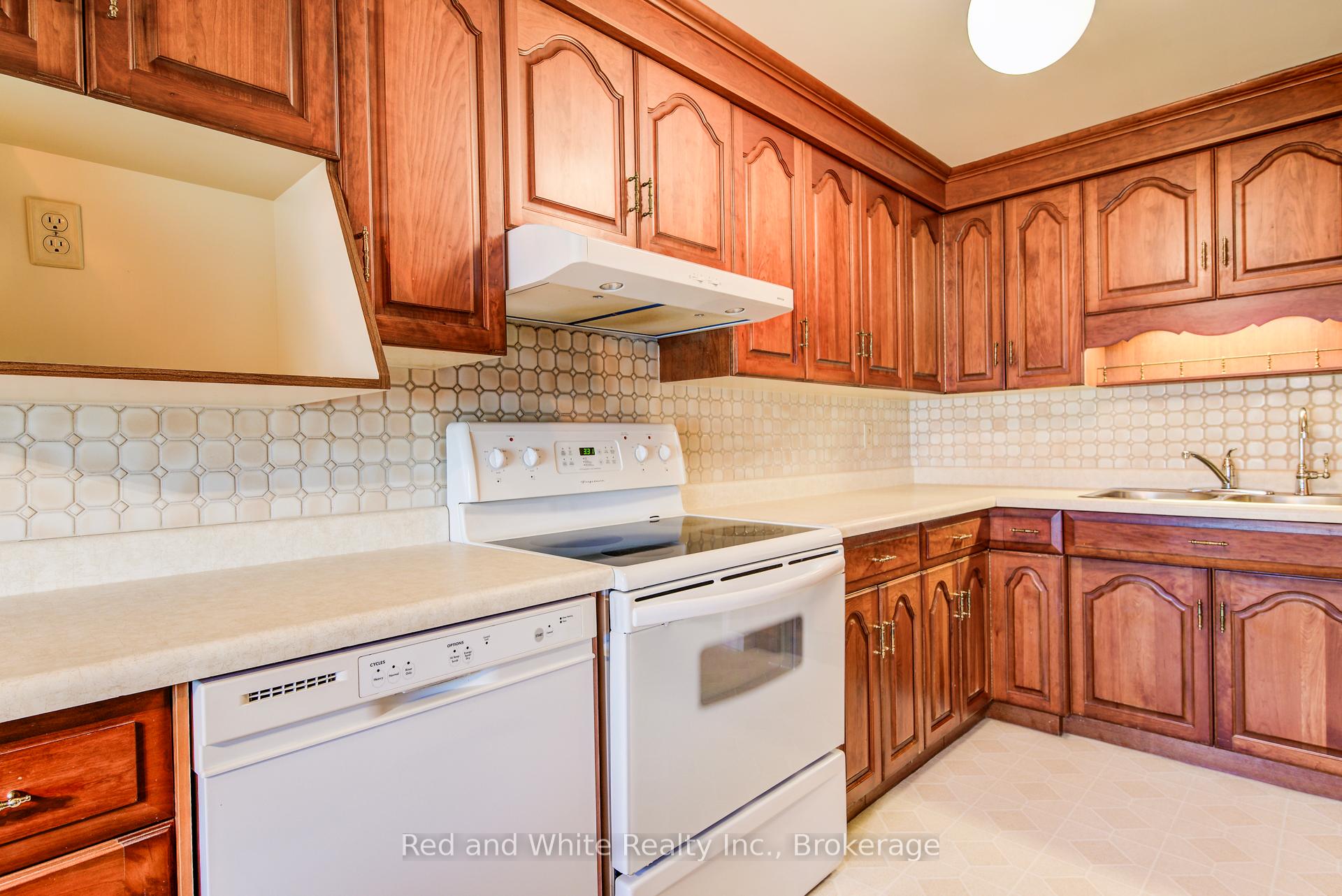 Photo 12 of 53 Belwood Crescent, Kitchener — HOMEH