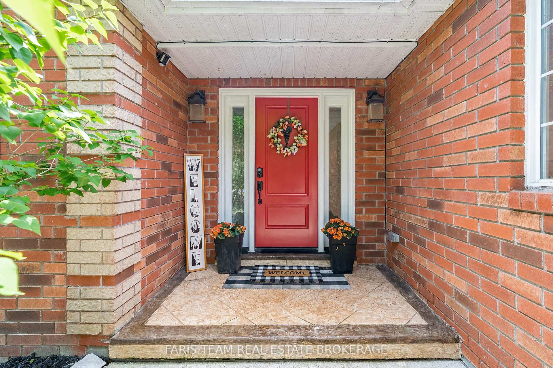 Photo 3 of 657 Burton Drive, Innisfil, Alcona — HOMEH