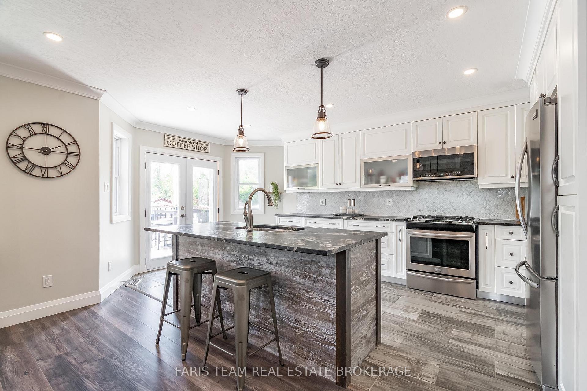 Photo 5 of 657 Burton Drive, Innisfil, Alcona — HOMEH
