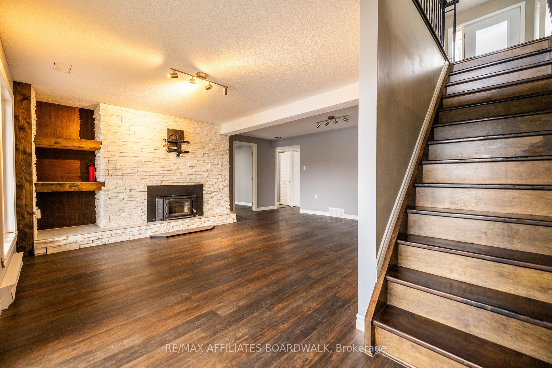 Photo 18 of 125 Deerfield Drive, McNab/Braeside, Mcnab/Braeside Twps — HOMEH