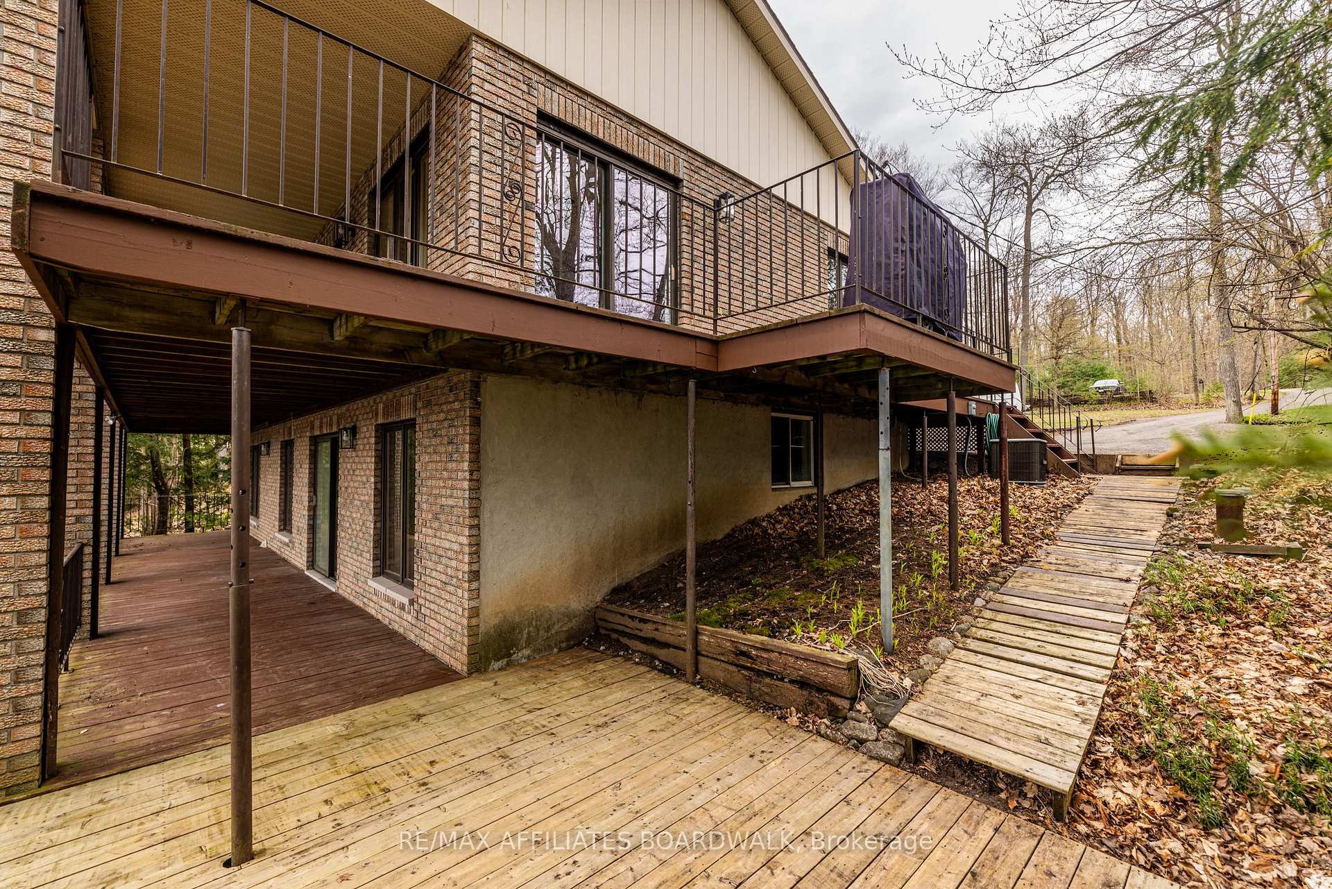 Photo 25 of 125 Deerfield Drive, McNab/Braeside, Mcnab/Braeside Twps — HOMEH