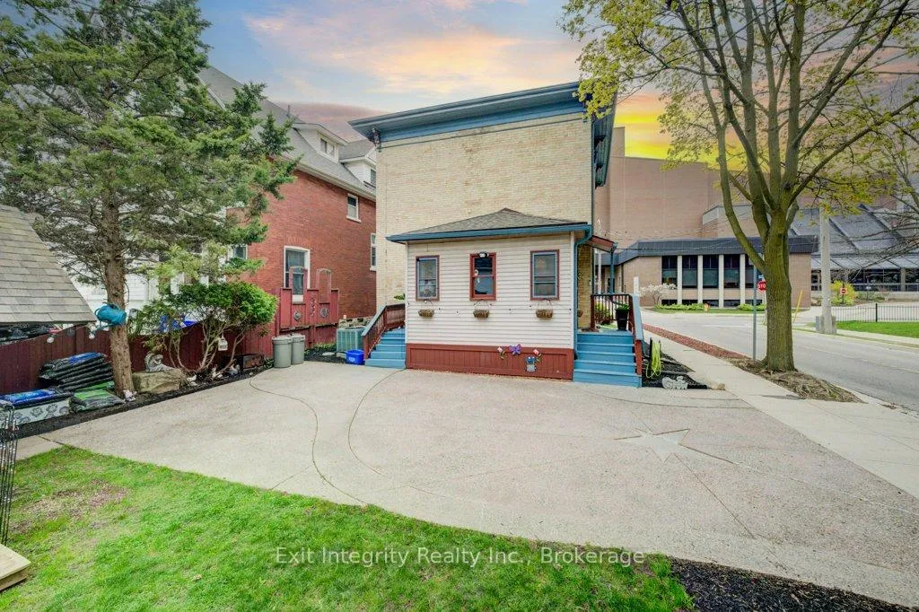 Photo 96 of 32 Ellen Street E, Kitchener, Civic Centre — HOMEH