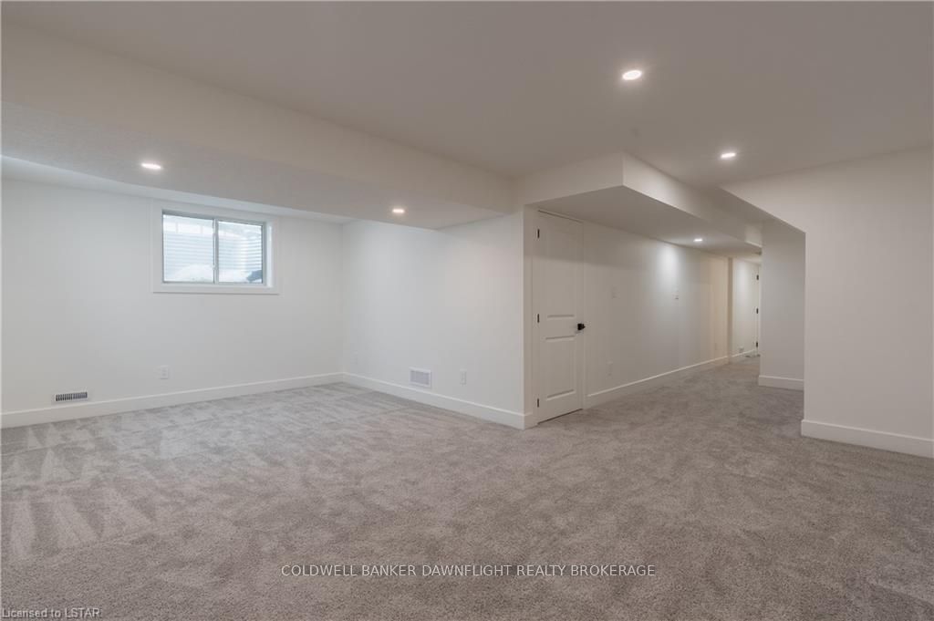 Photo 35 of 141 Scotts Drive, Lucan Biddulph, Lucan — HOMEH