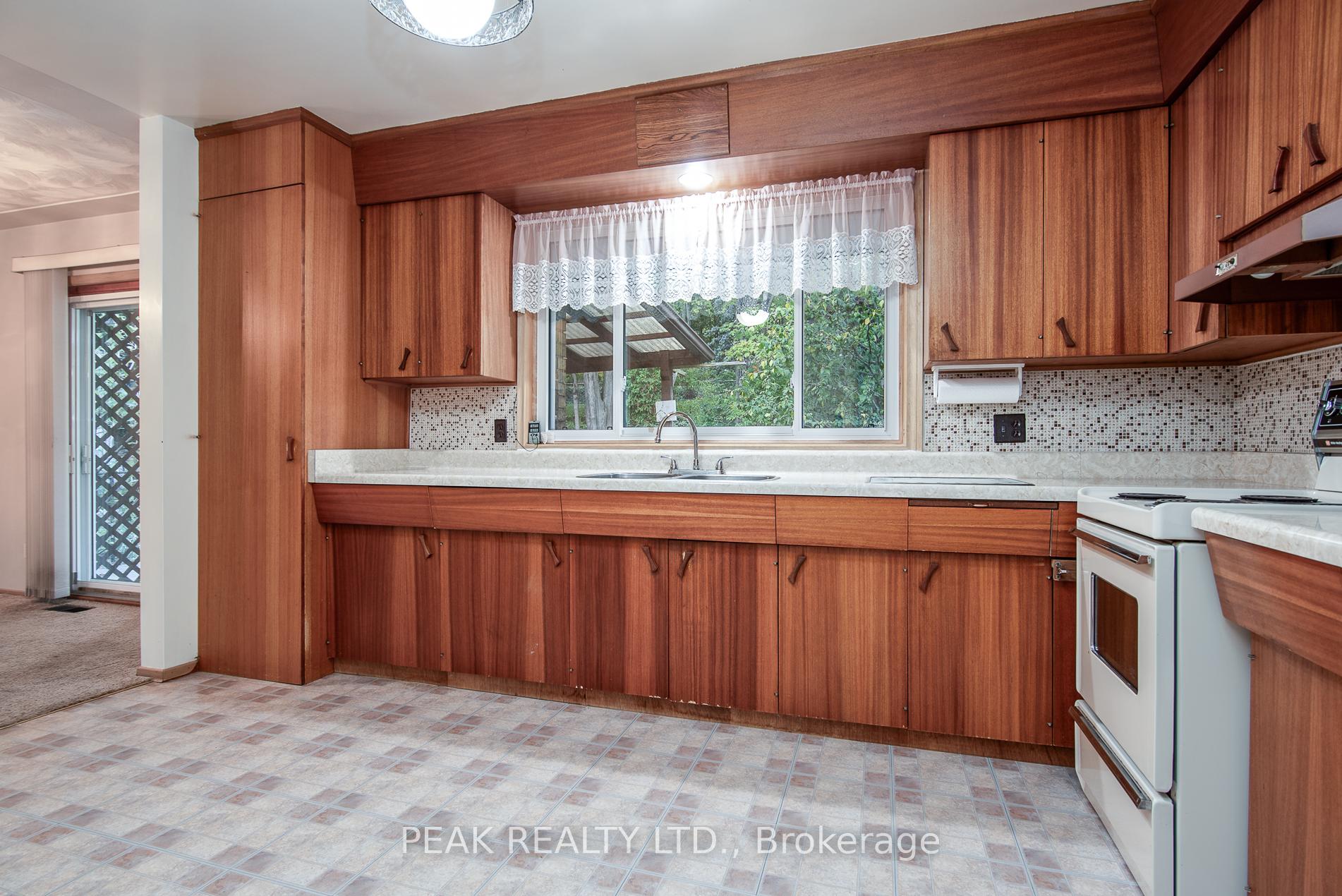 Photo 15 of 444 Greenbrook Drive, Kitchener — HOMEH