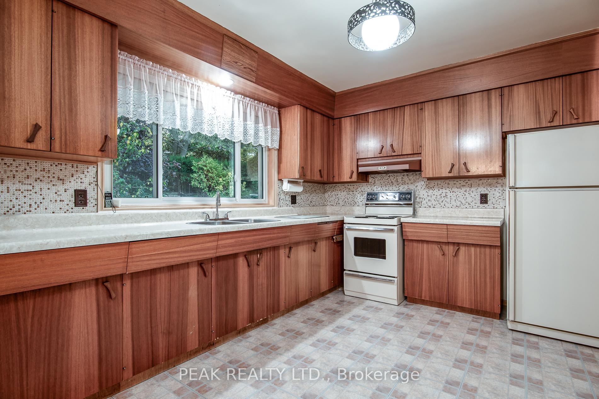 Photo 17 of 444 Greenbrook Drive, Kitchener — HOMEH