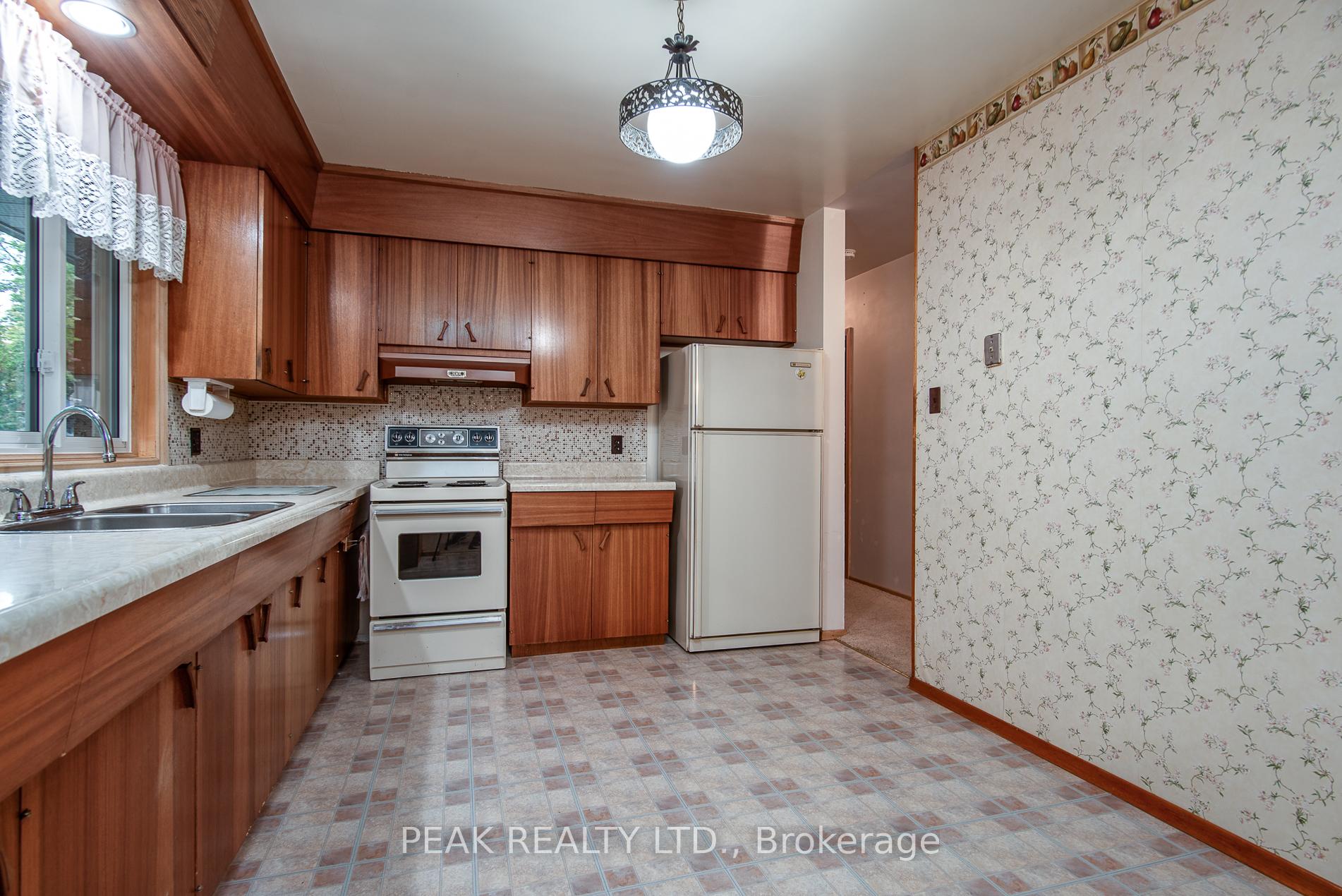 Photo 18 of 444 Greenbrook Drive, Kitchener — HOMEH