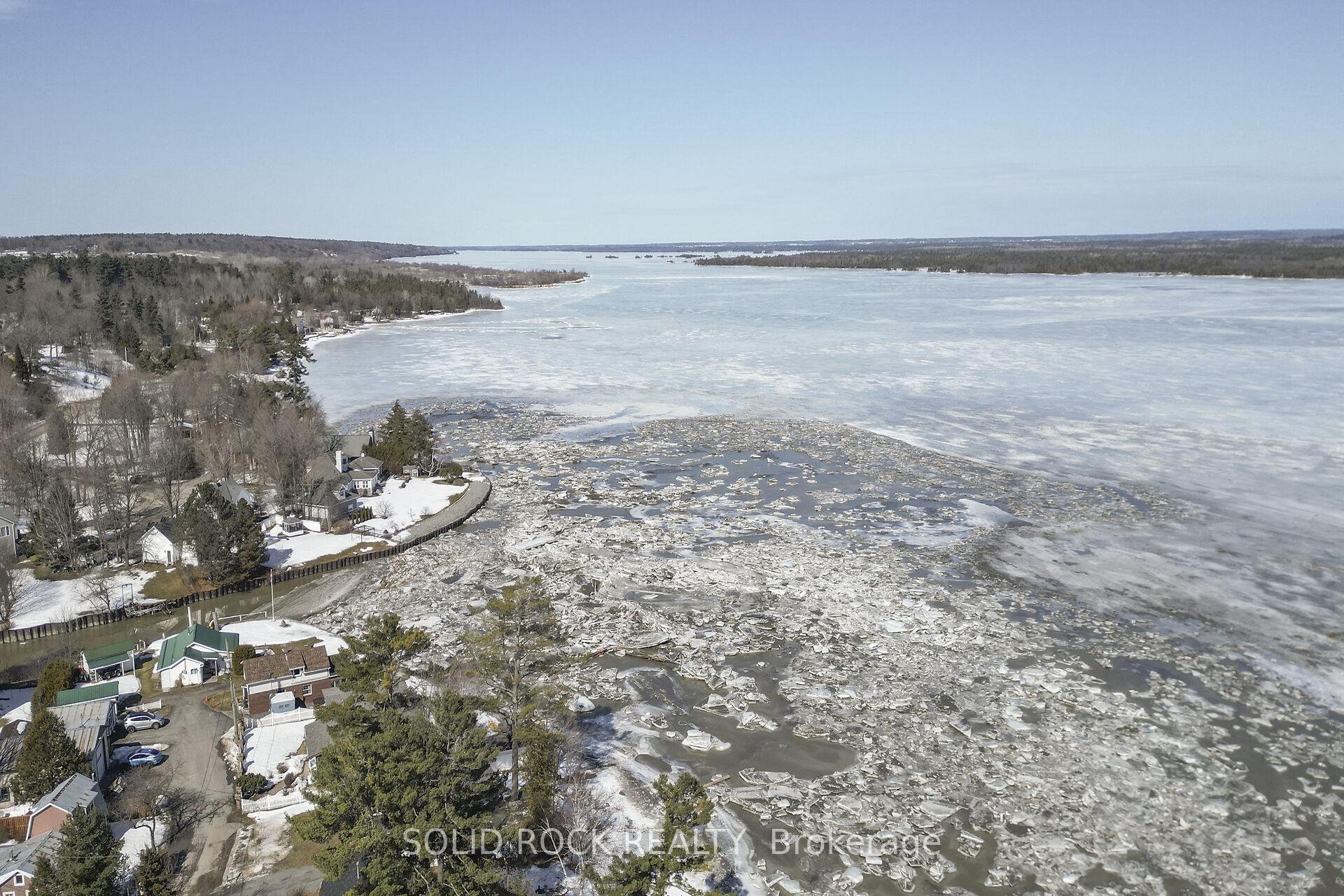 Photo 33 of 14 Smeltzer Lane, McNab/Braeside, Mcnab/Braeside Twps — HOMEH