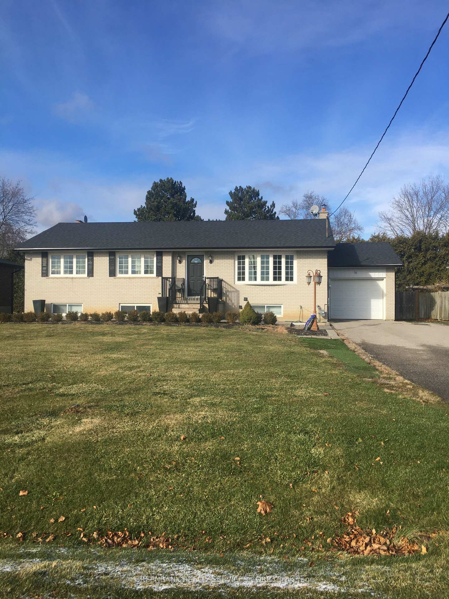 Photo 2 of 16 Cross Avenue, King, Nobleton — HOMEH